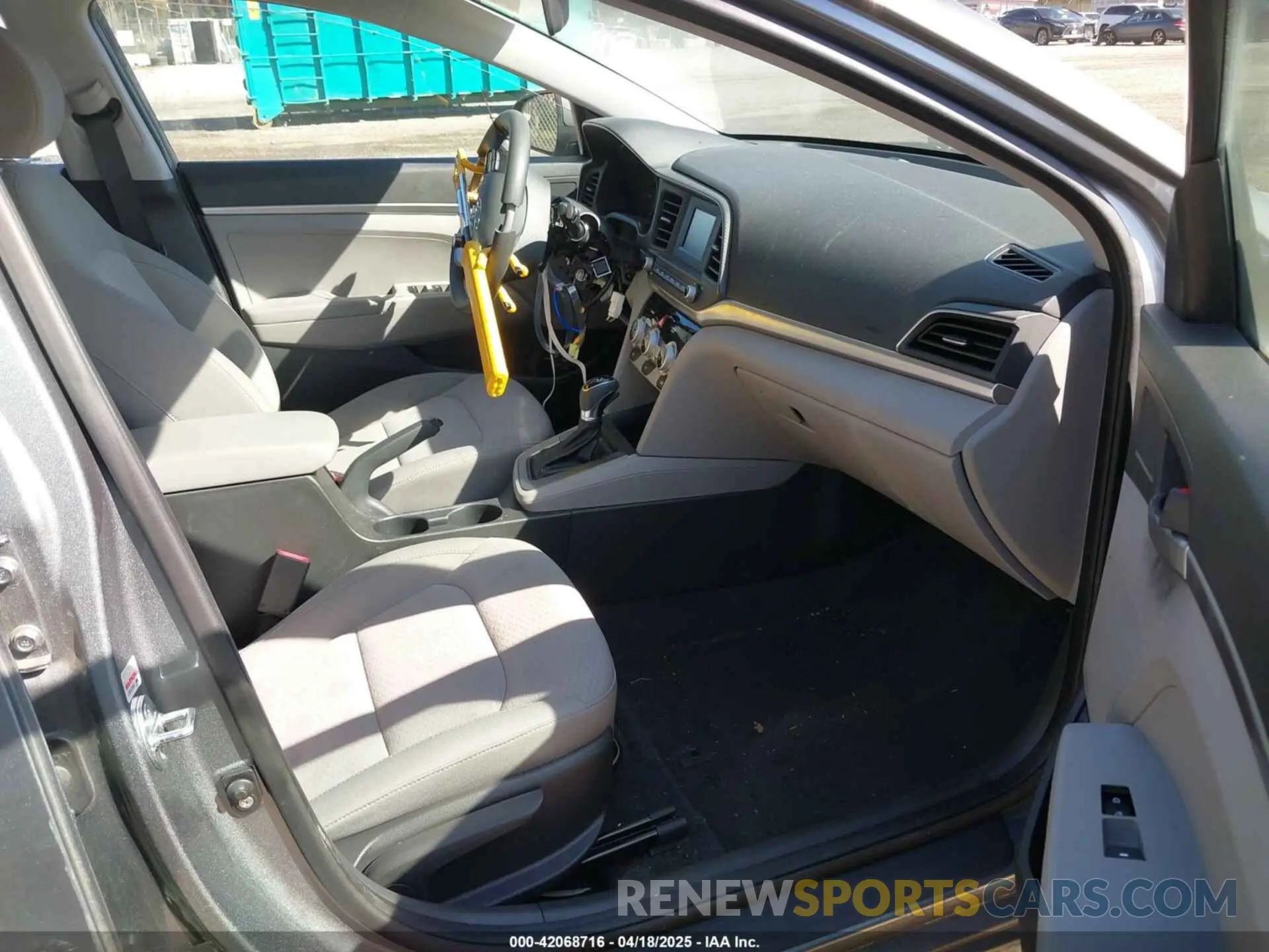 5 Photograph of a damaged car KMHD74LF1KU804058 HYUNDAI ELANTRA 2019