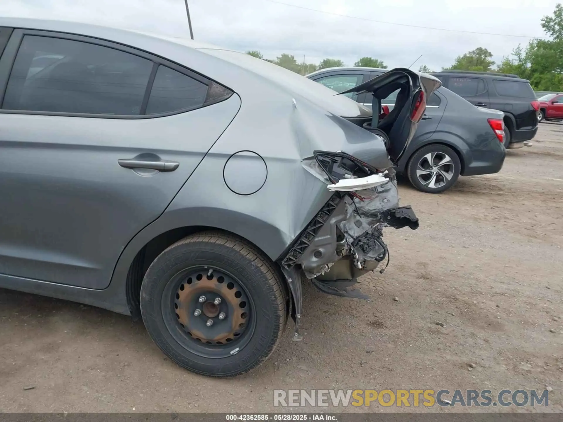 6 Photograph of a damaged car KMHD74LF2KU811441 HYUNDAI ELANTRA 2019