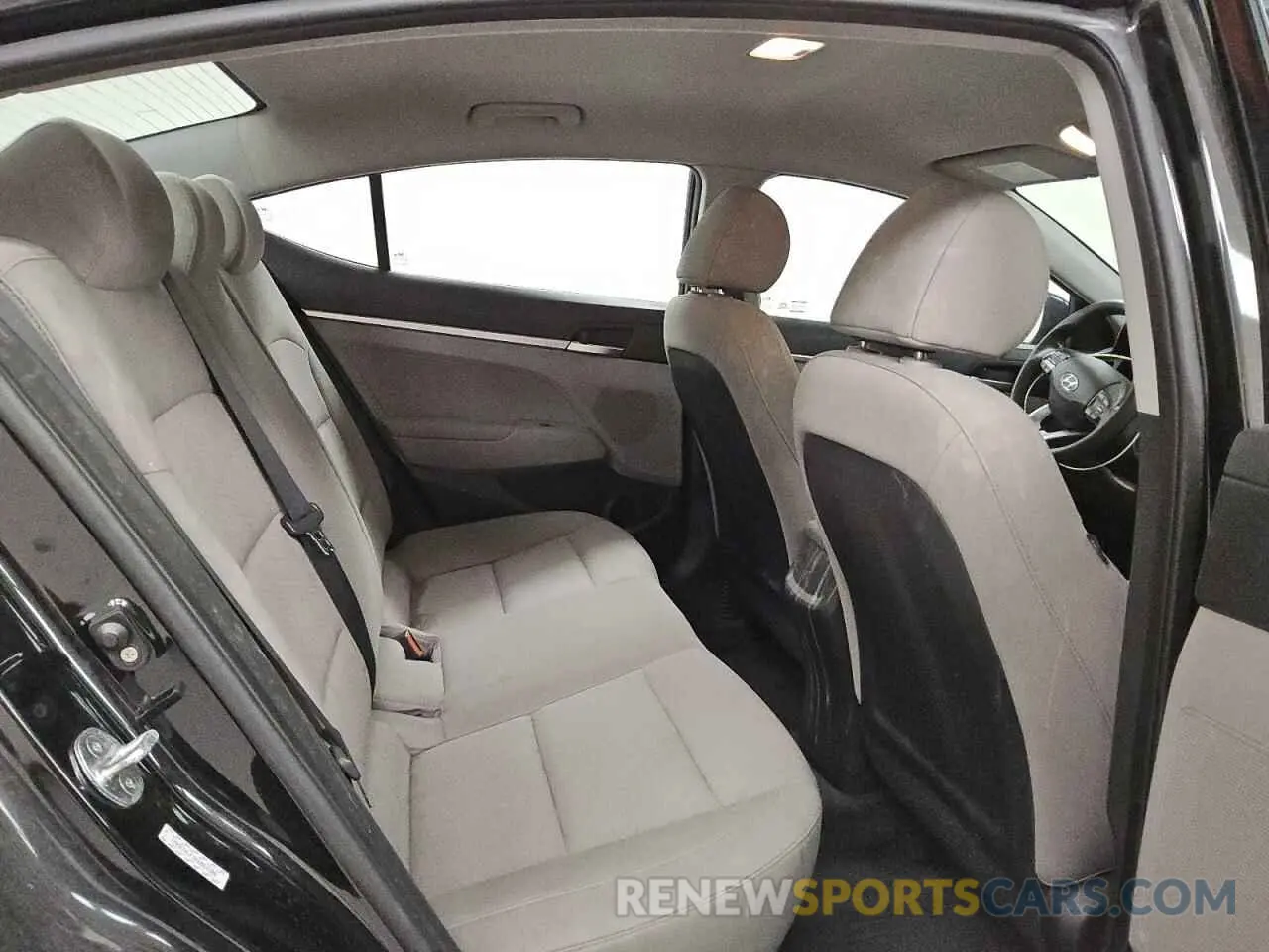 10 Photograph of a damaged car KMHD74LF2KU863300 HYUNDAI ELANTRA 2019