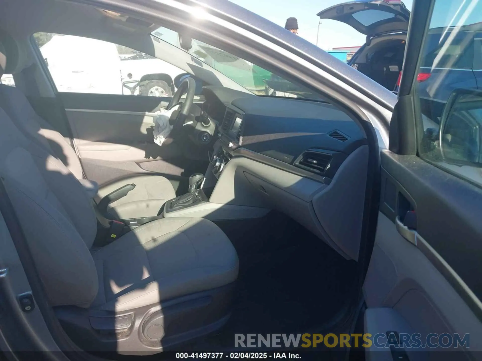 5 Photograph of a damaged car KMHD74LF4KU833618 HYUNDAI ELANTRA 2019