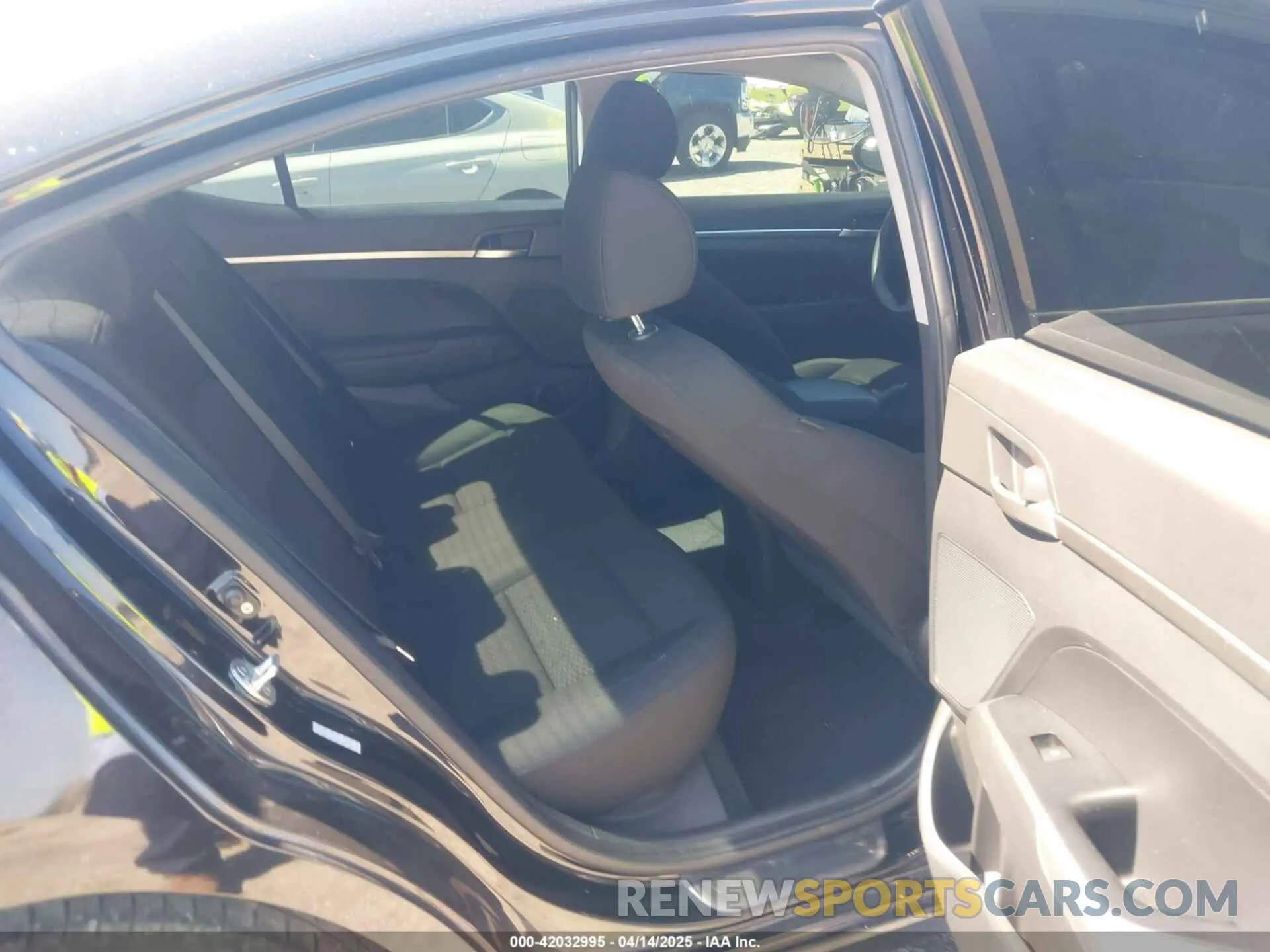 8 Photograph of a damaged car KMHD74LF4KU839046 HYUNDAI ELANTRA 2019