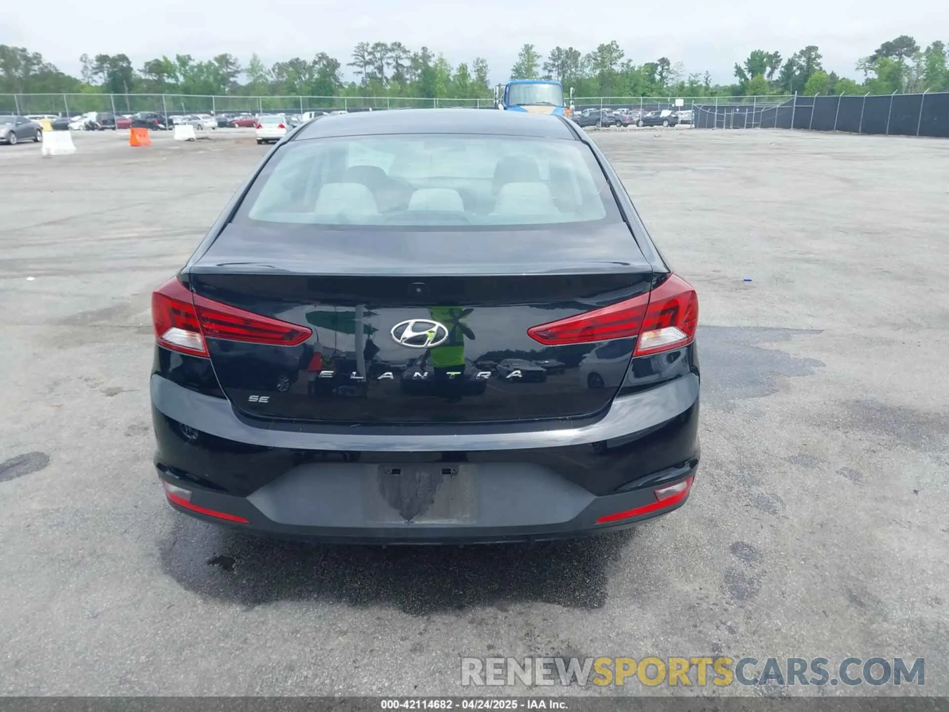 15 Photograph of a damaged car KMHD74LF4KU843193 HYUNDAI ELANTRA 2019