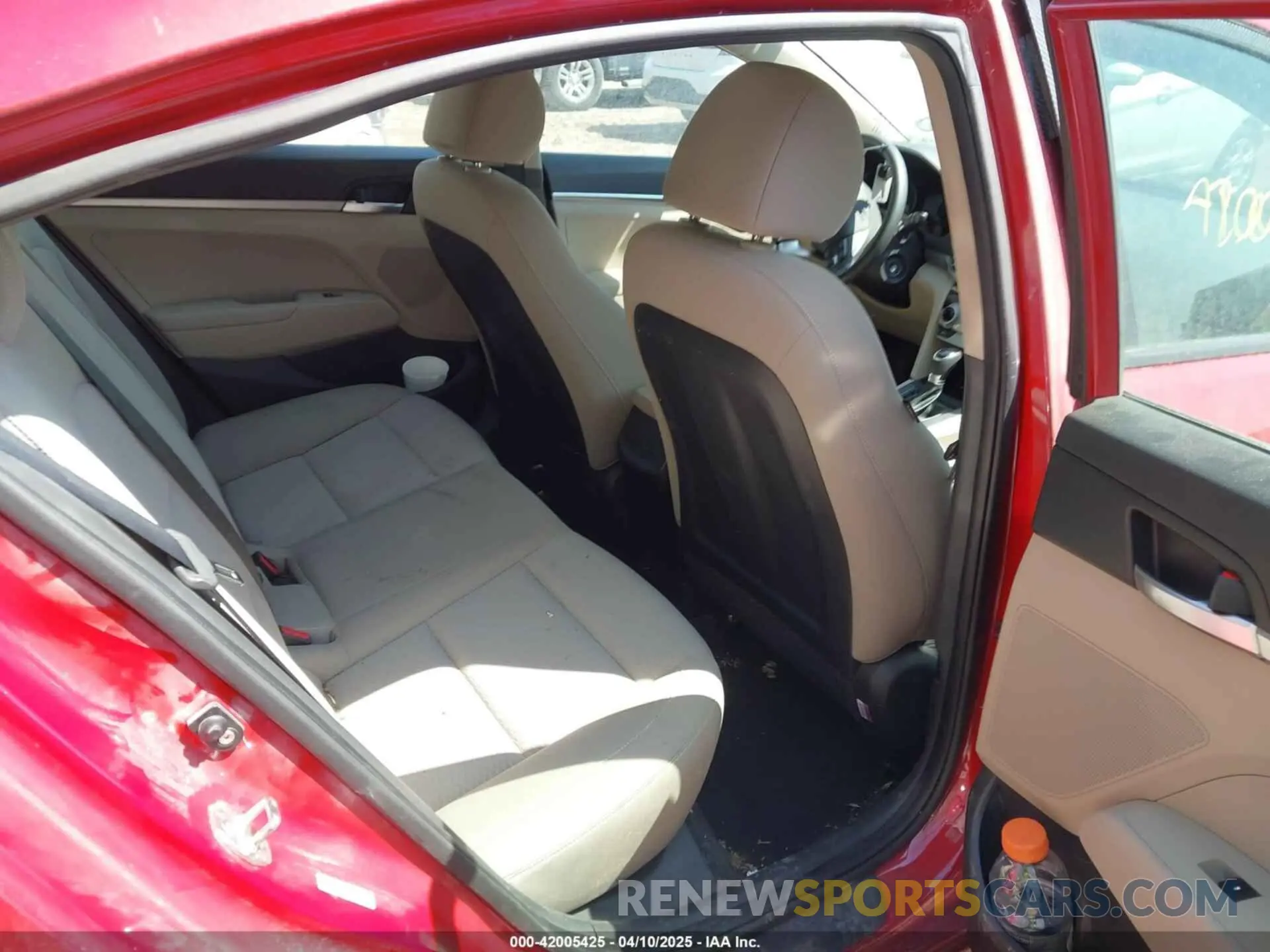 8 Photograph of a damaged car KMHD74LF6KU817159 HYUNDAI ELANTRA 2019