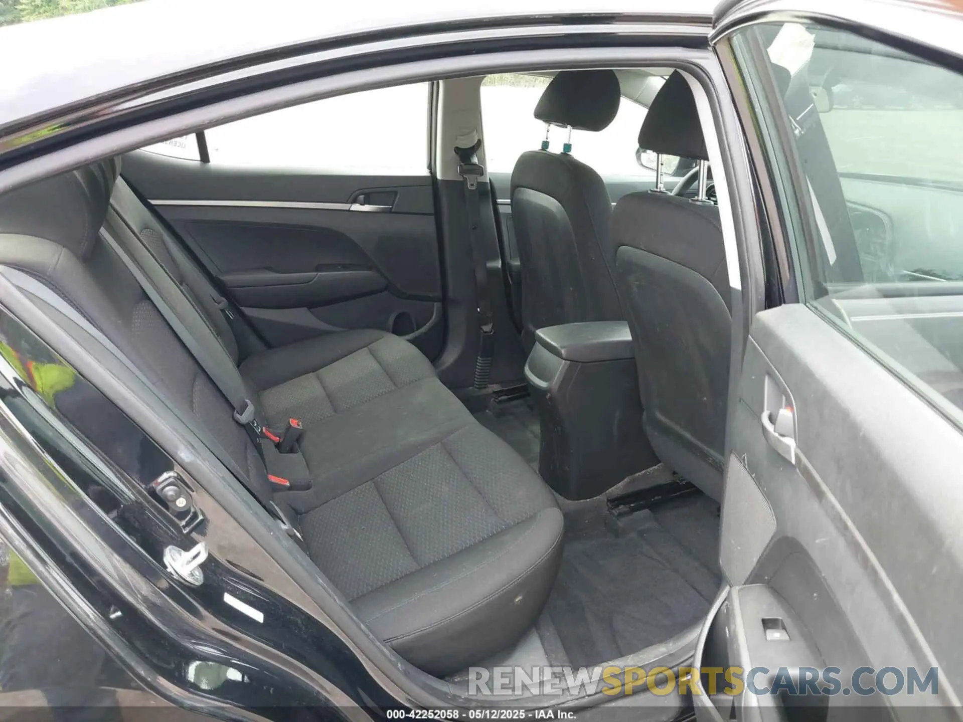 8 Photograph of a damaged car KMHD74LF6KU824385 HYUNDAI ELANTRA 2019