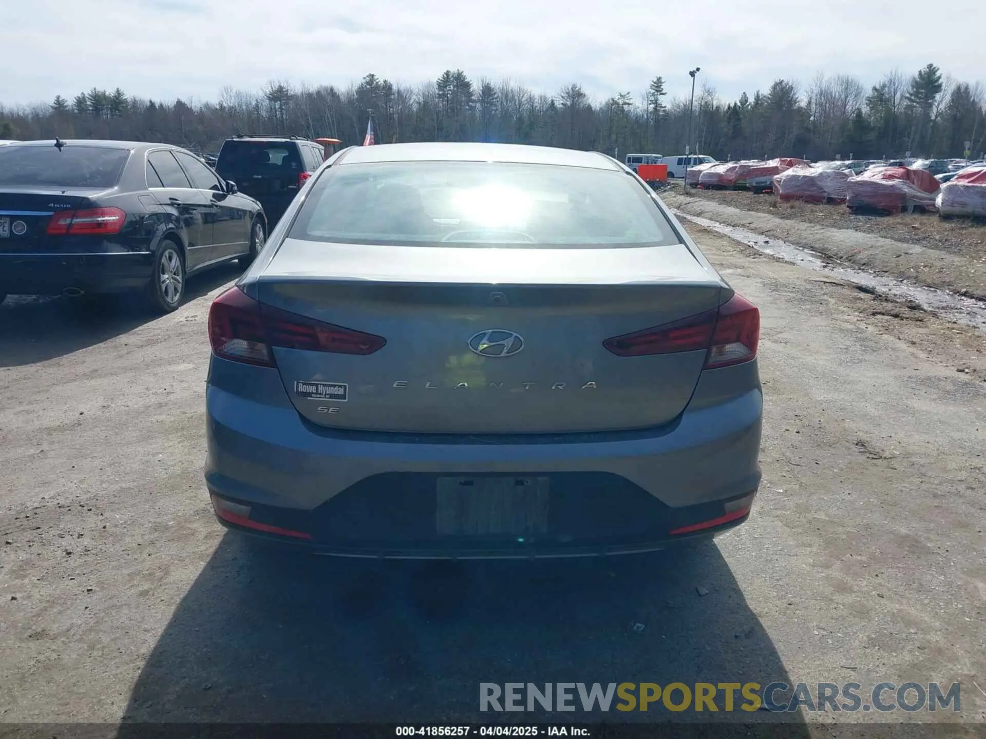 16 Photograph of a damaged car KMHD74LF7KU789081 HYUNDAI ELANTRA 2019