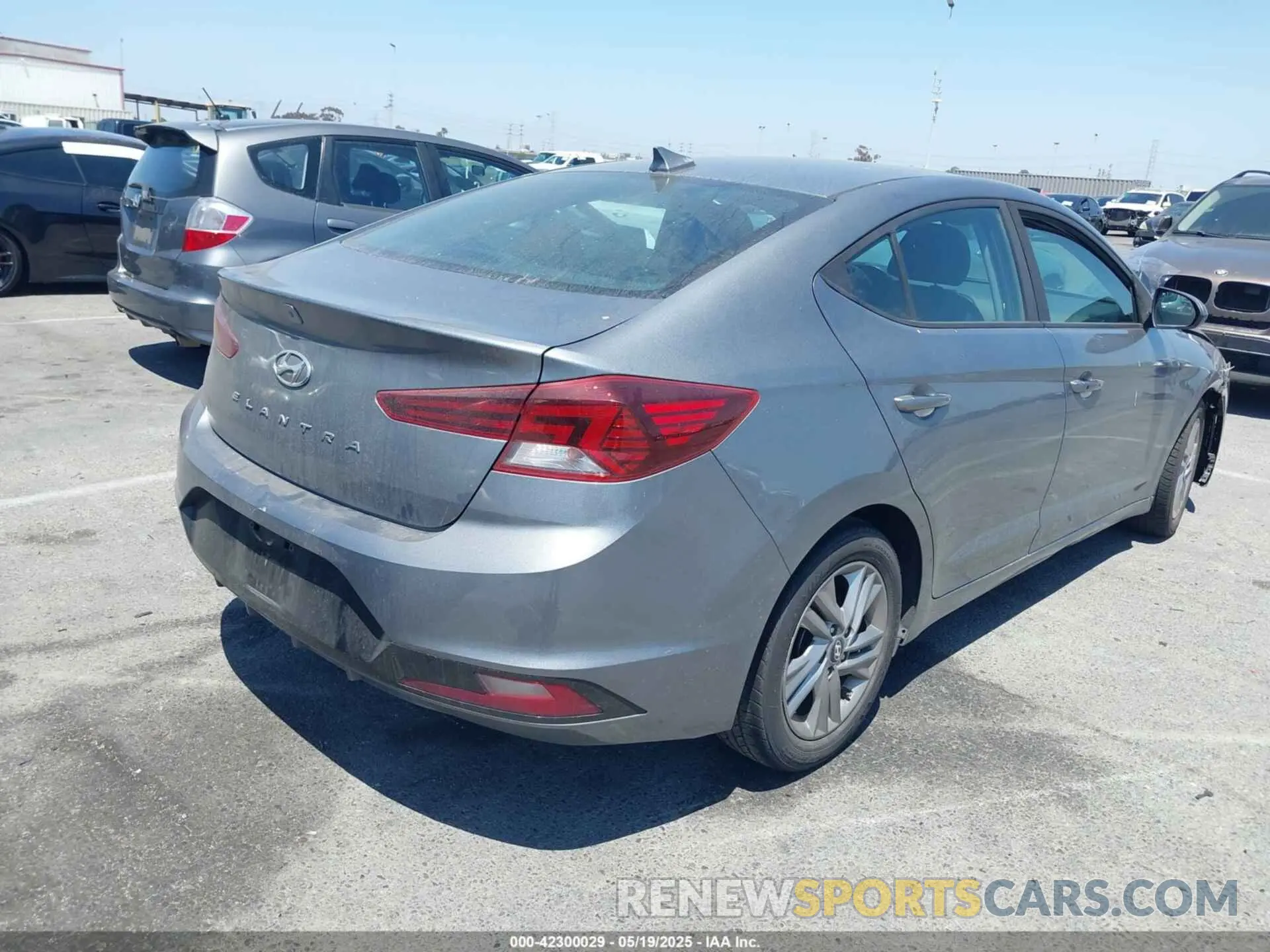 4 Photograph of a damaged car KMHD84LF0KU761622 HYUNDAI ELANTRA 2019