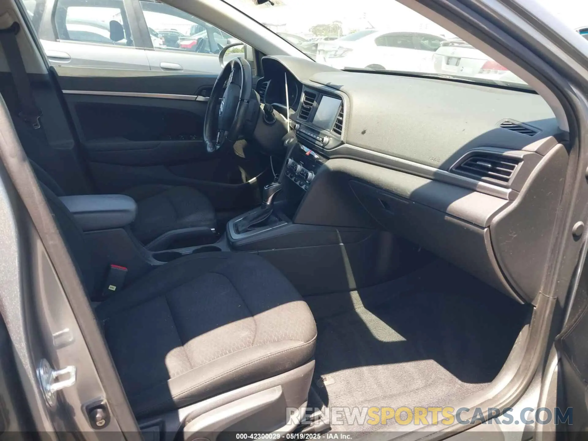 5 Photograph of a damaged car KMHD84LF0KU761622 HYUNDAI ELANTRA 2019