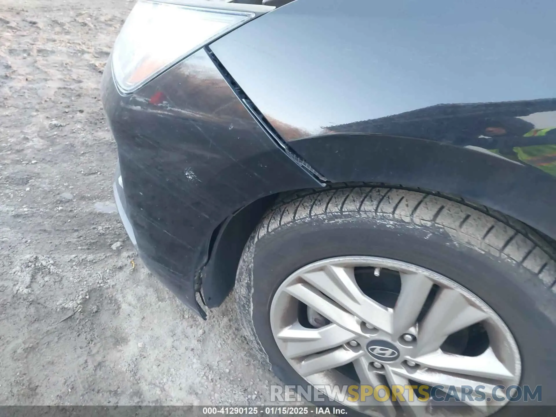 17 Photograph of a damaged car KMHD84LF1KU731142 HYUNDAI ELANTRA 2019