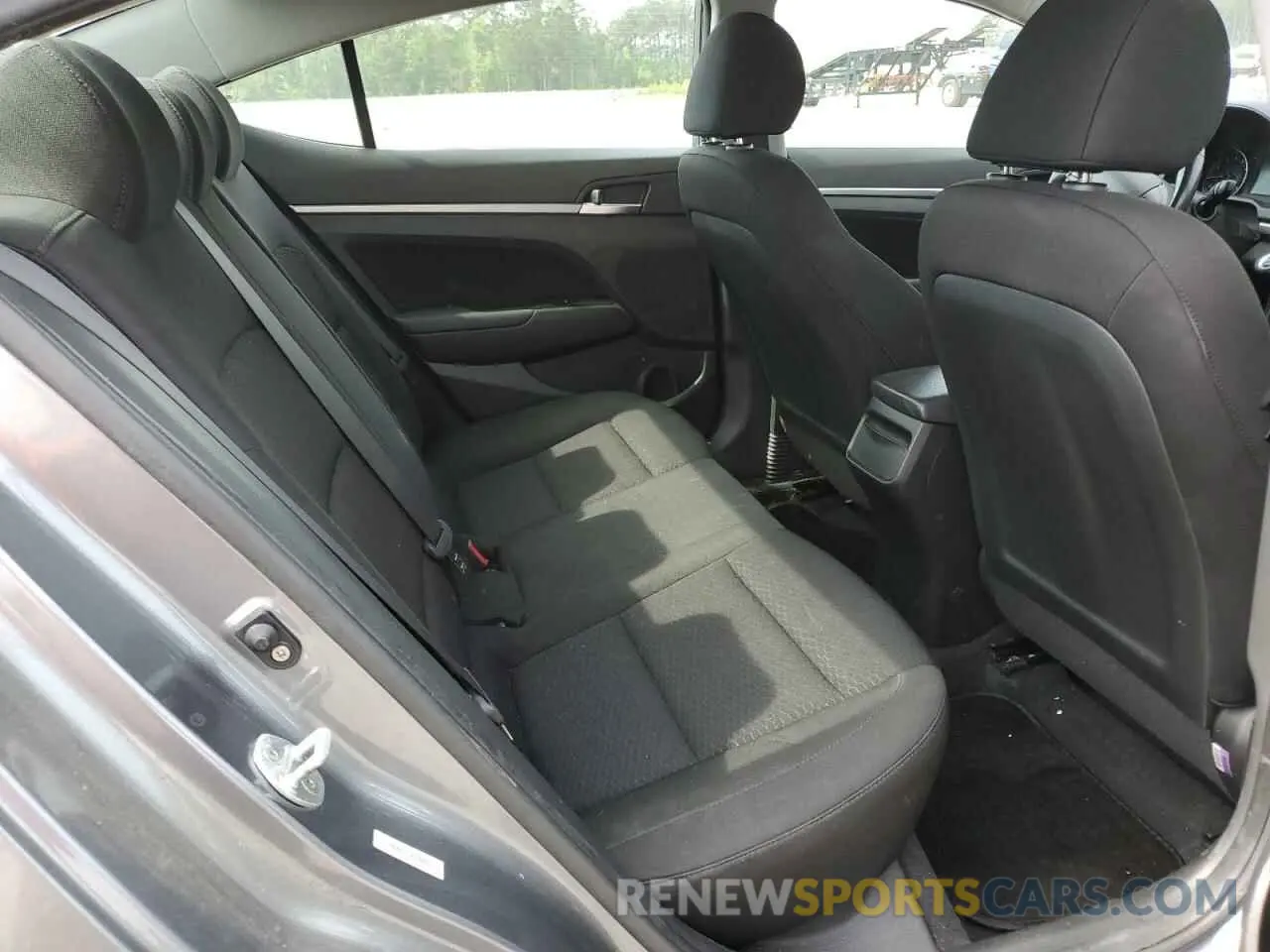 10 Photograph of a damaged car KMHD84LF1KU786996 HYUNDAI ELANTRA 2019