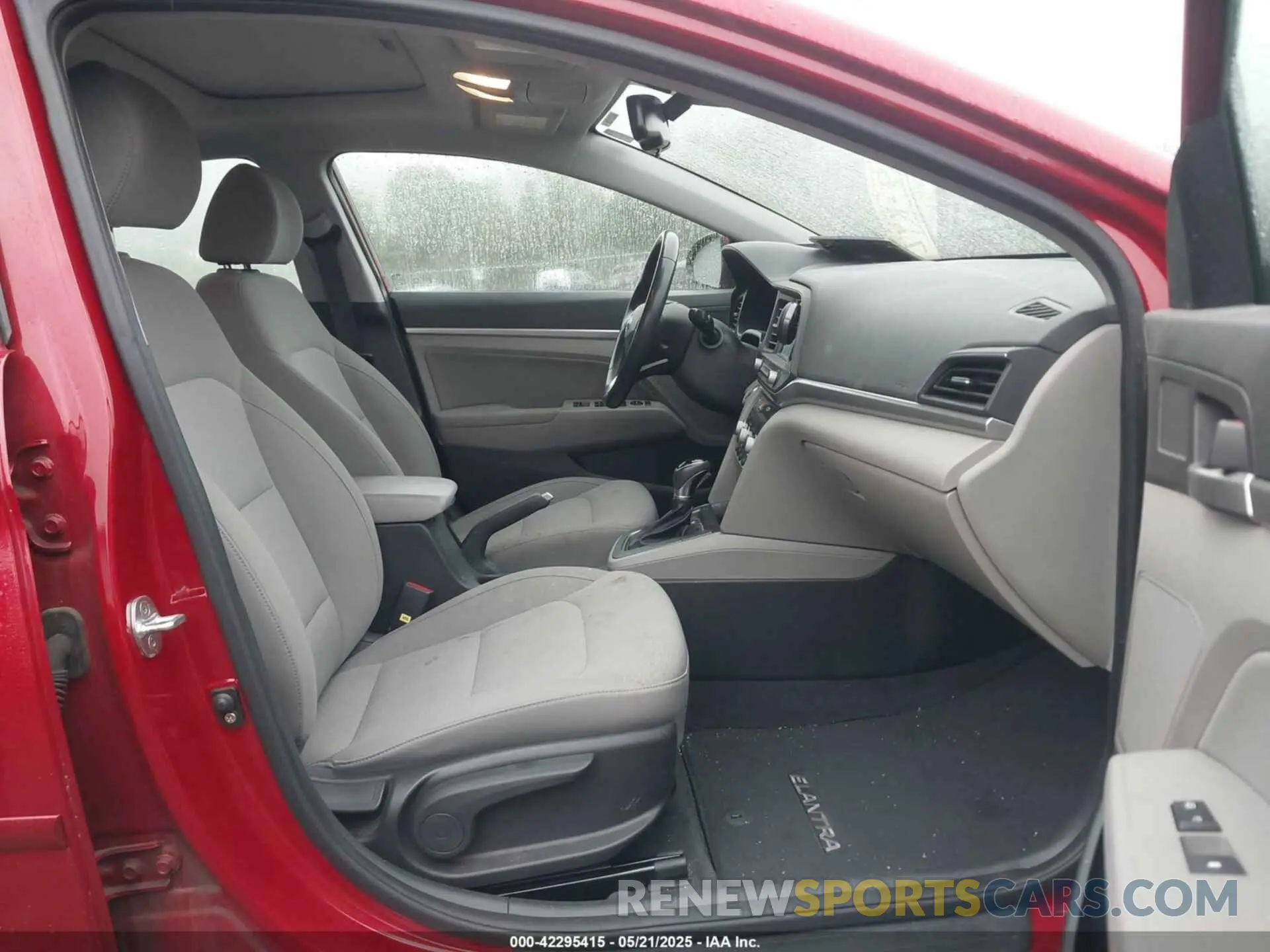 5 Photograph of a damaged car KMHD84LF1KU787565 HYUNDAI ELANTRA 2019