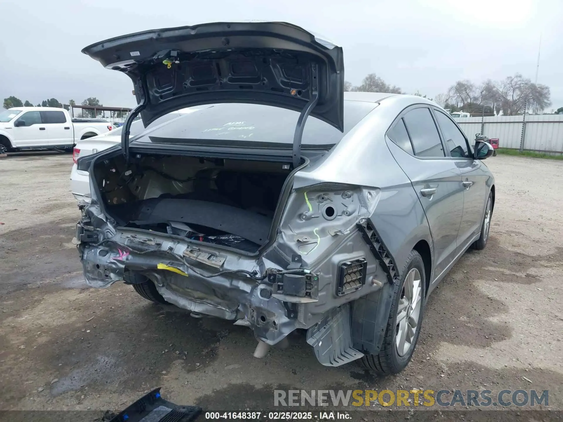 4 Photograph of a damaged car KMHD84LF1KU816854 HYUNDAI ELANTRA 2019