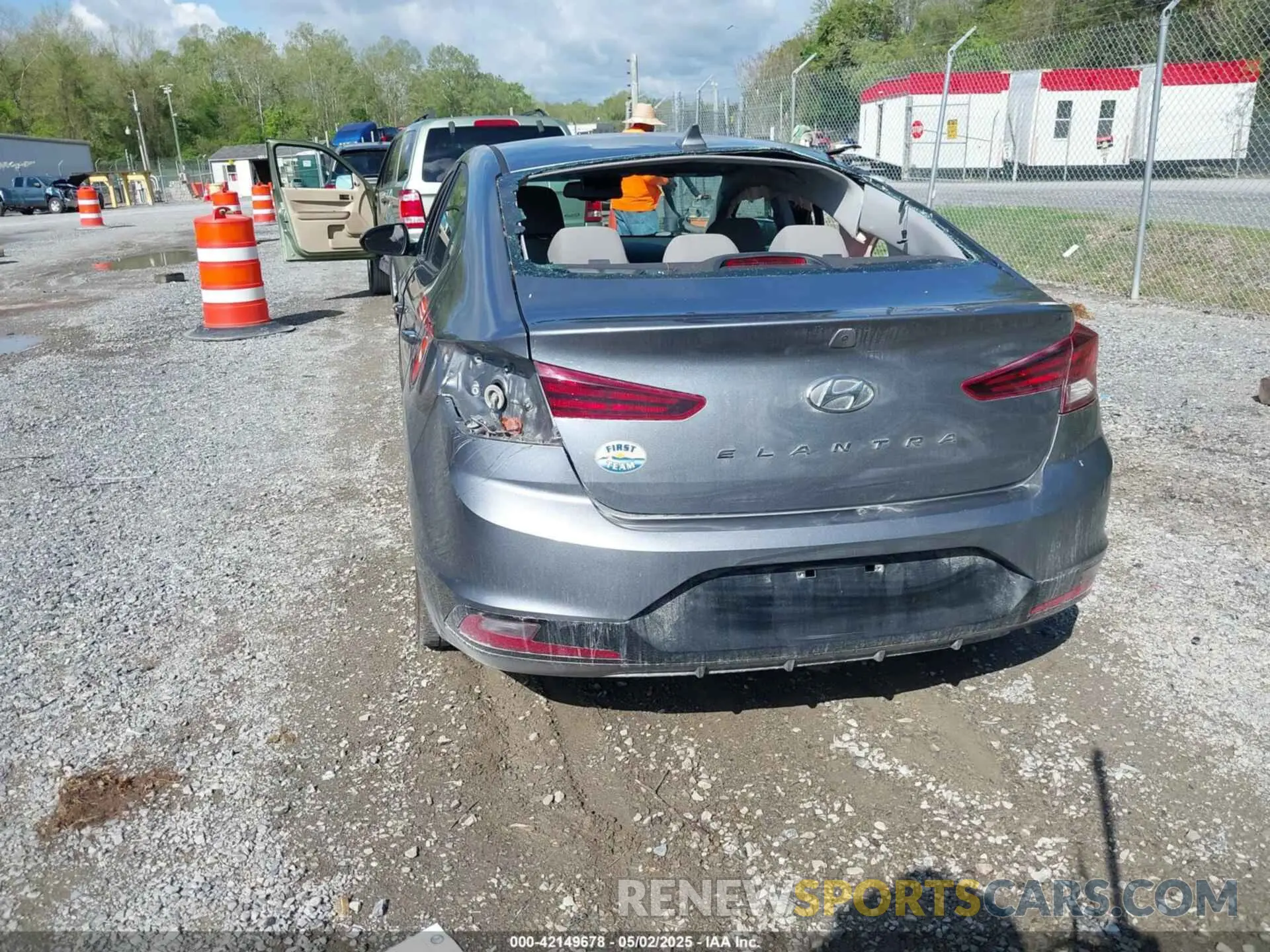 16 Photograph of a damaged car KMHD84LF1KU818927 HYUNDAI ELANTRA 2019