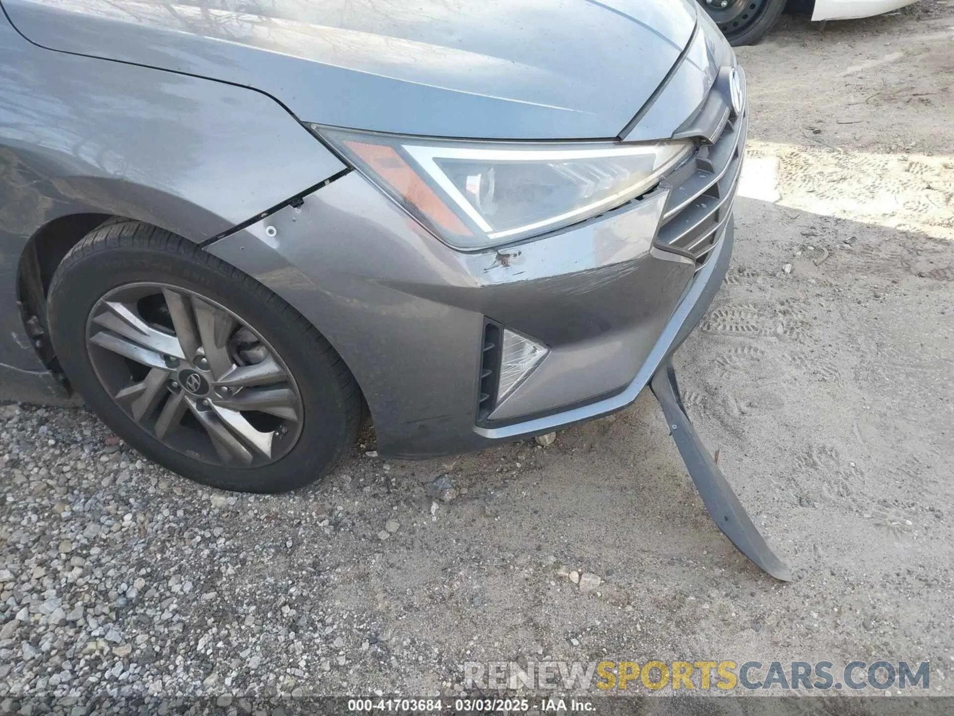 16 Photograph of a damaged car KMHD84LF2KU823697 HYUNDAI ELANTRA 2019