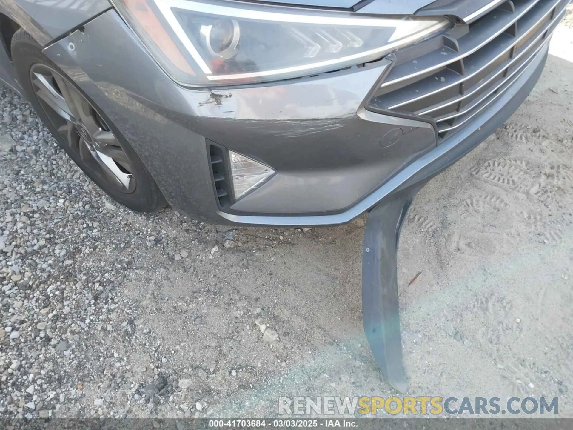 17 Photograph of a damaged car KMHD84LF2KU823697 HYUNDAI ELANTRA 2019