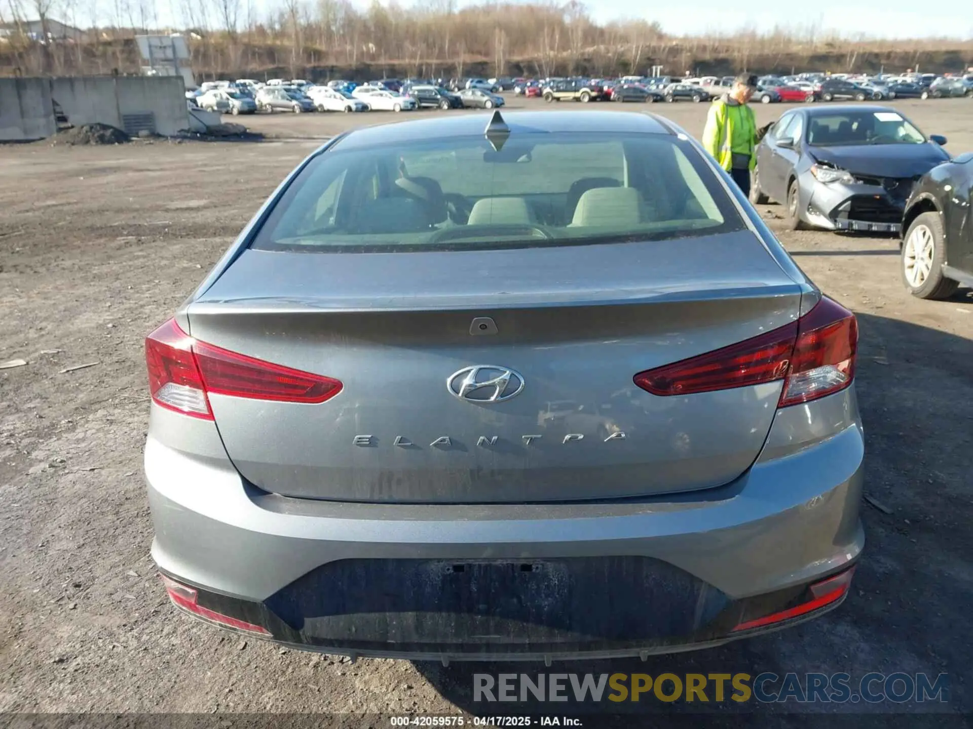 16 Photograph of a damaged car KMHD84LF3KU741087 HYUNDAI ELANTRA 2019