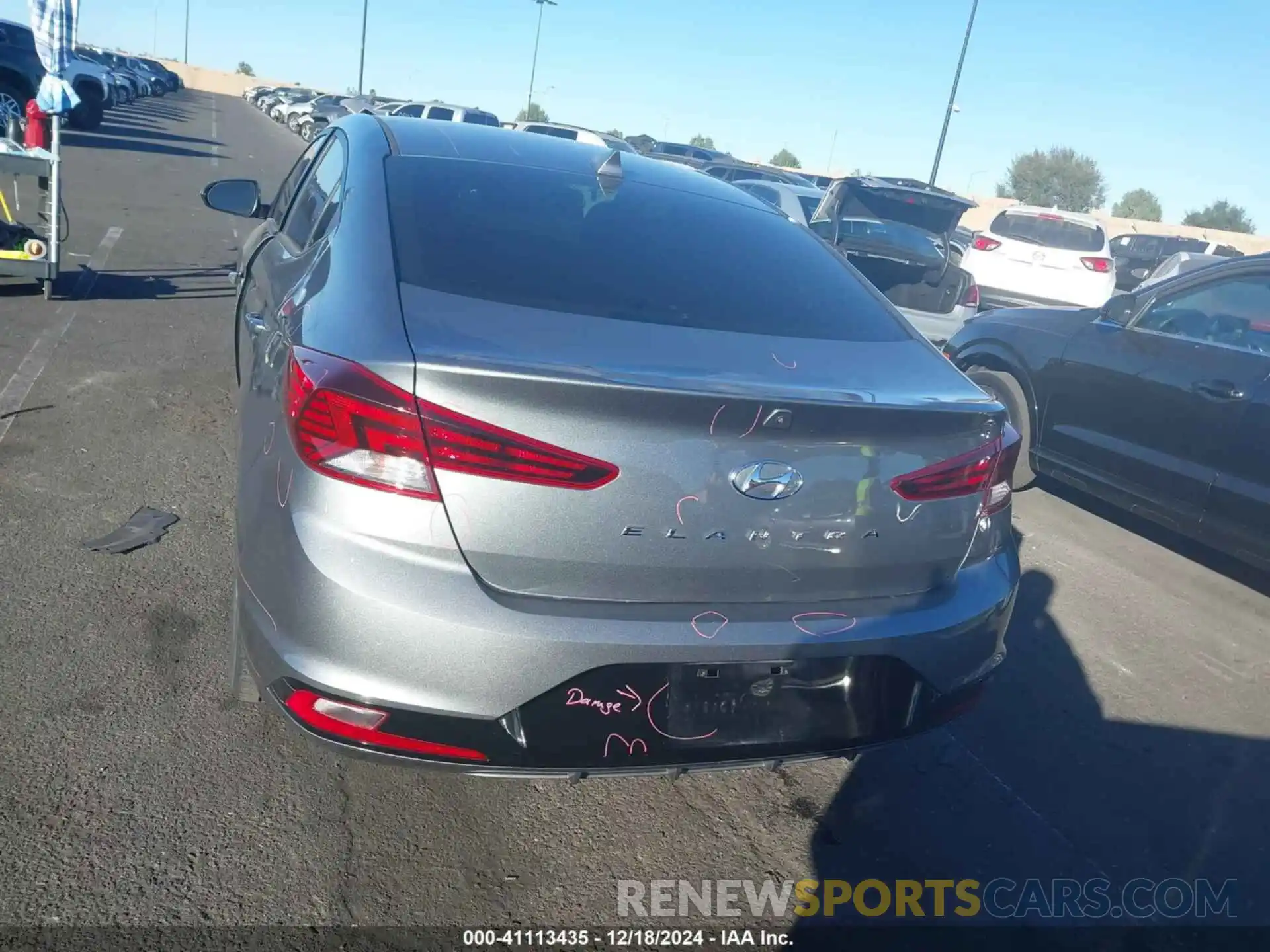 16 Photograph of a damaged car KMHD84LF3KU757225 HYUNDAI ELANTRA 2019