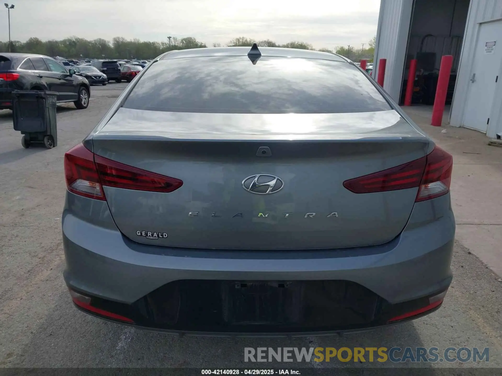 16 Photograph of a damaged car KMHD84LF3KU761288 HYUNDAI ELANTRA 2019