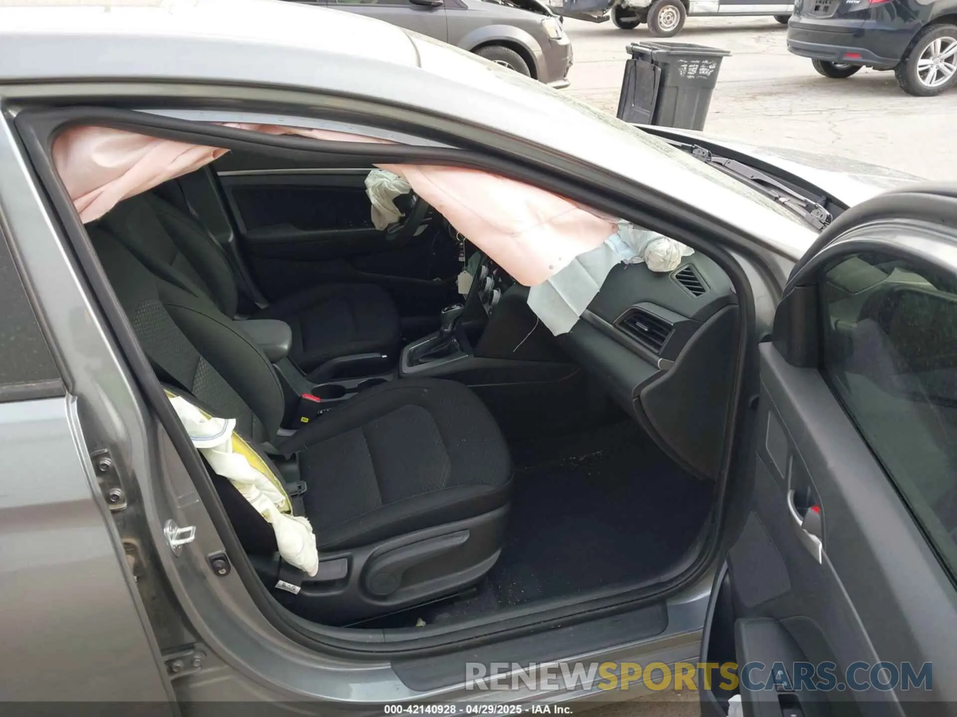 5 Photograph of a damaged car KMHD84LF3KU761288 HYUNDAI ELANTRA 2019