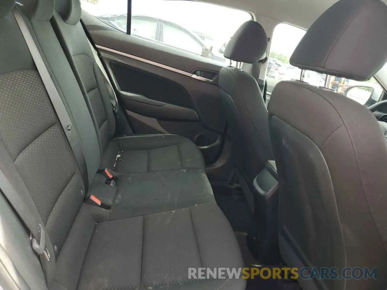 10 Photograph of a damaged car KMHD84LF3KU845921 HYUNDAI ELANTRA 2019