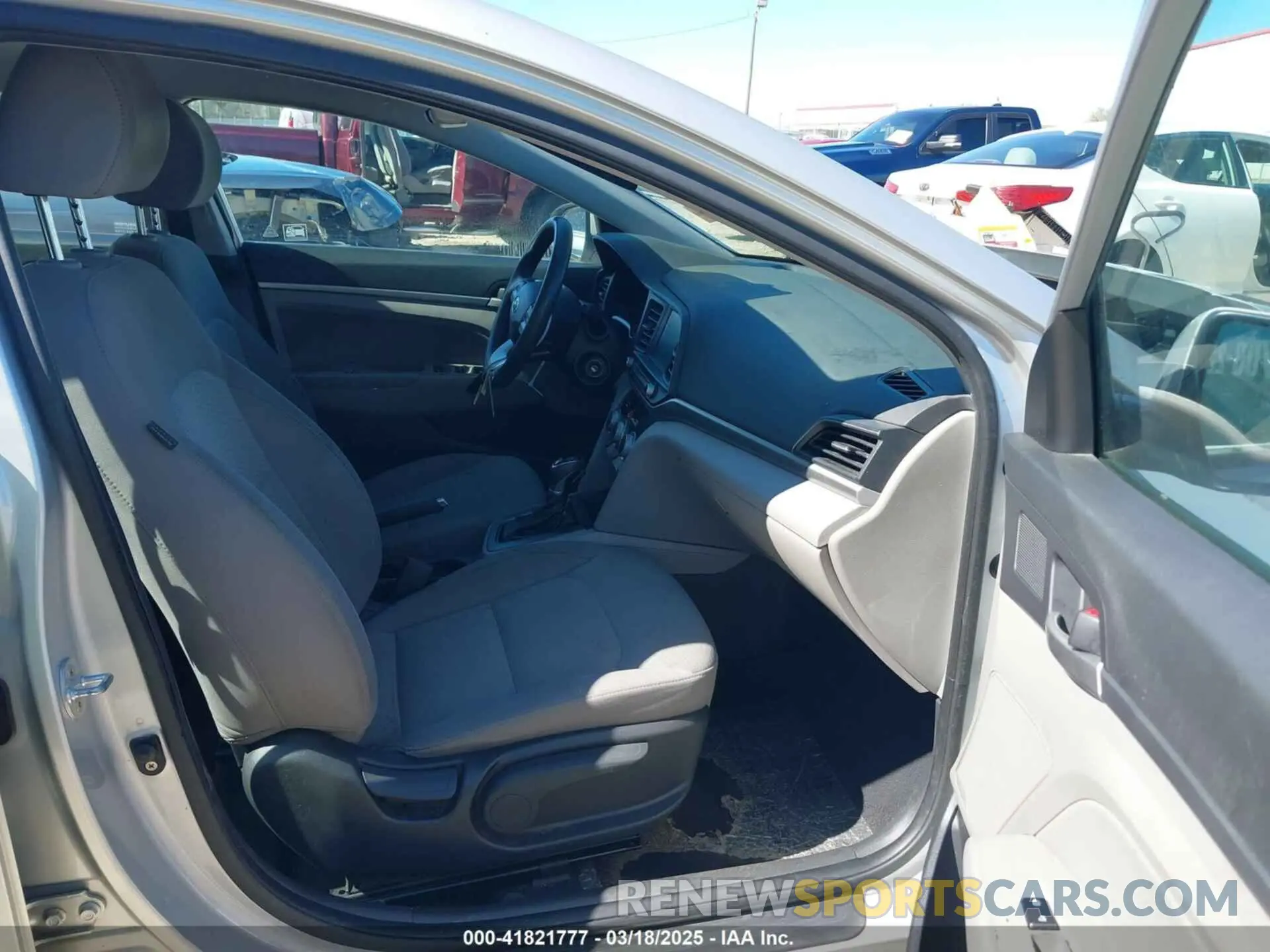 5 Photograph of a damaged car KMHD84LF4KU743494 HYUNDAI ELANTRA 2019
