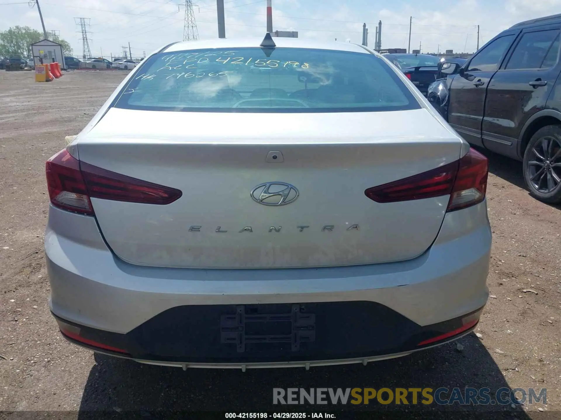16 Photograph of a damaged car KMHD84LF4KU746265 HYUNDAI ELANTRA 2019