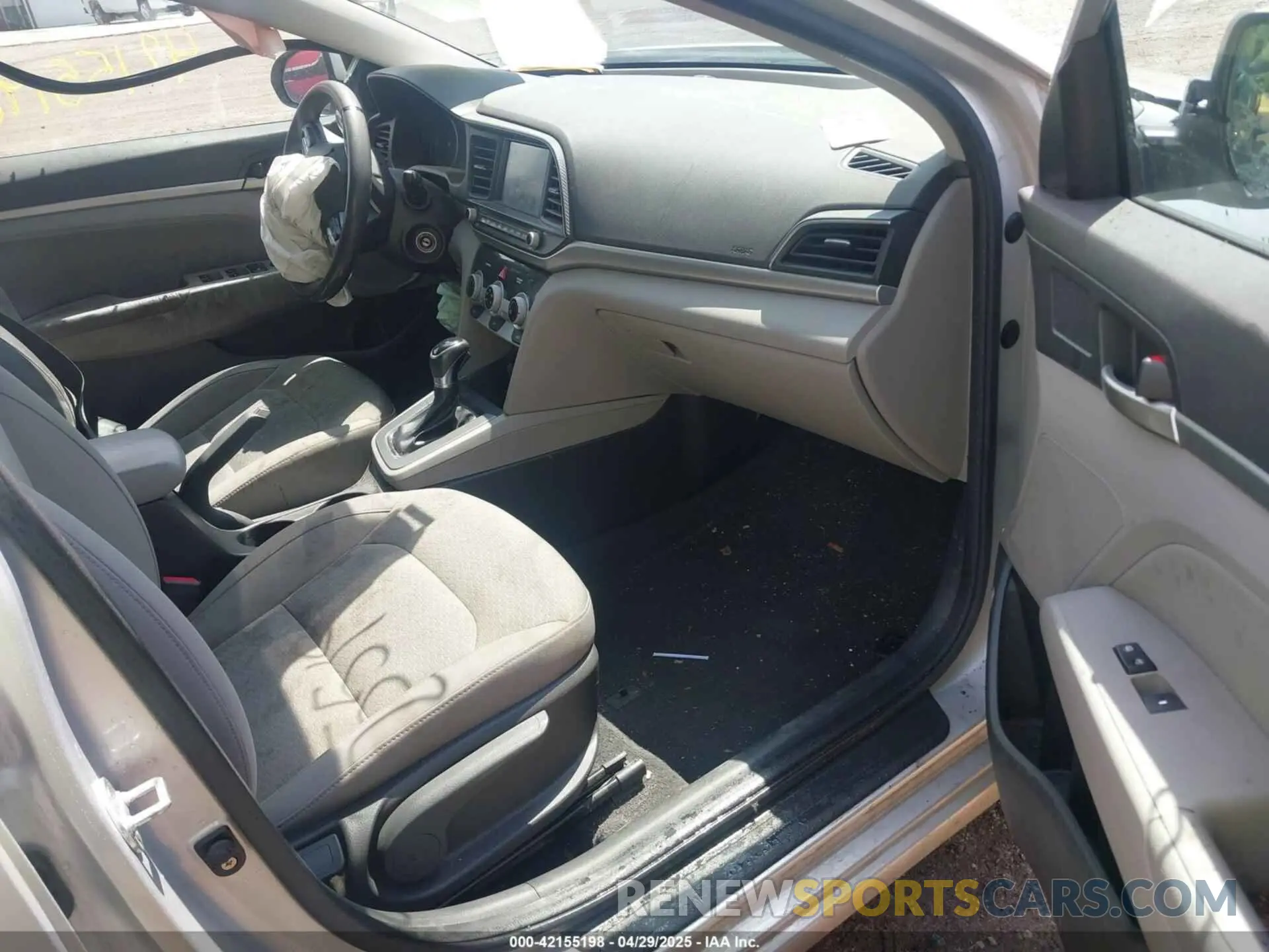 5 Photograph of a damaged car KMHD84LF4KU746265 HYUNDAI ELANTRA 2019