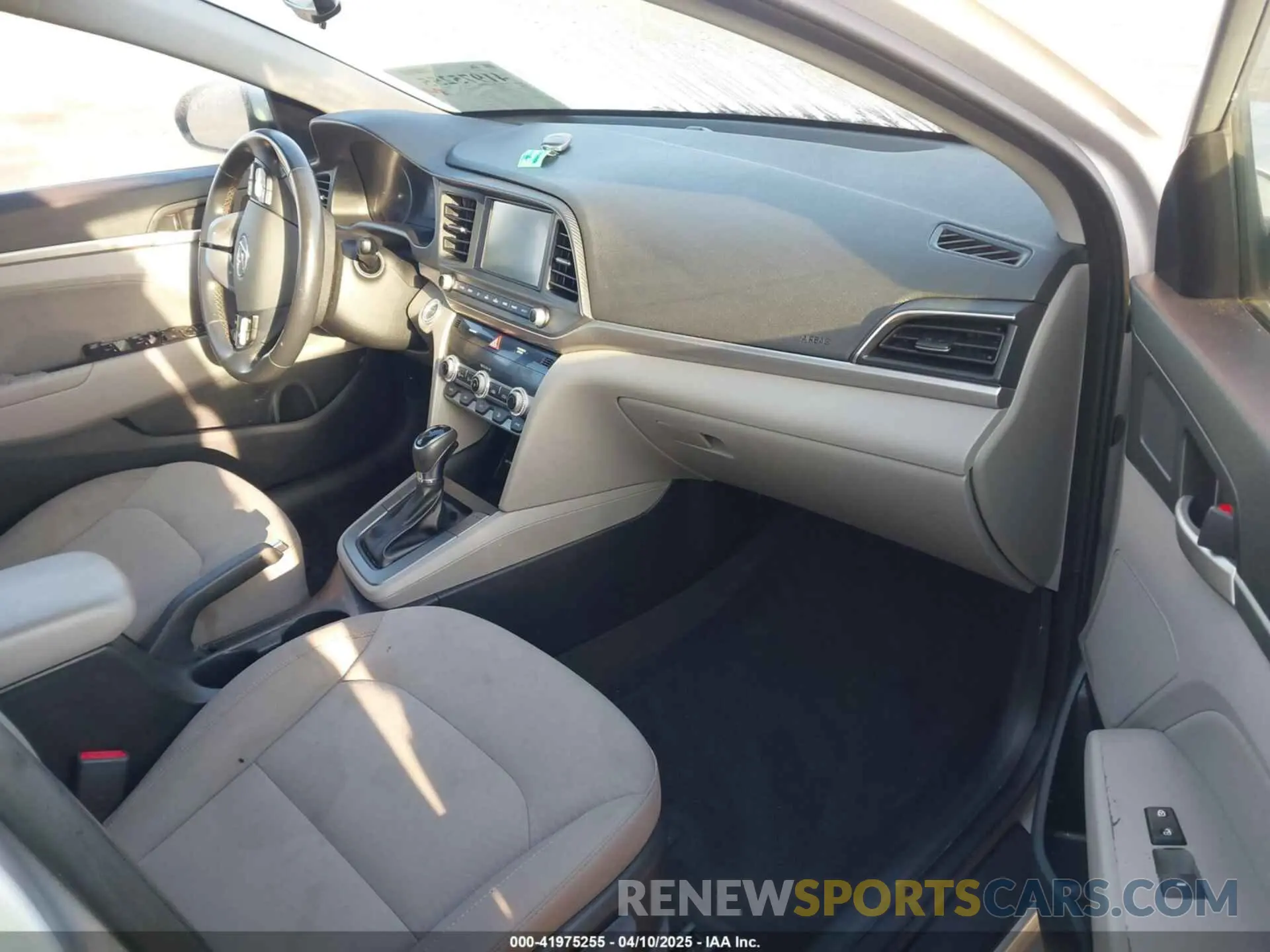 5 Photograph of a damaged car KMHD84LF4KU806786 HYUNDAI ELANTRA 2019