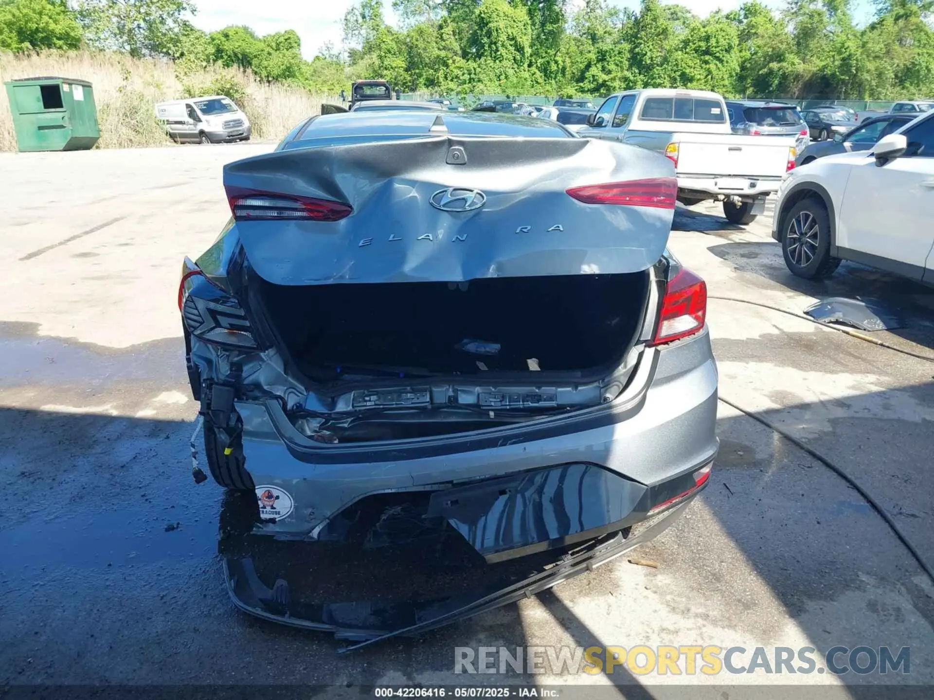 17 Photograph of a damaged car KMHD84LF4KU816525 HYUNDAI ELANTRA 2019