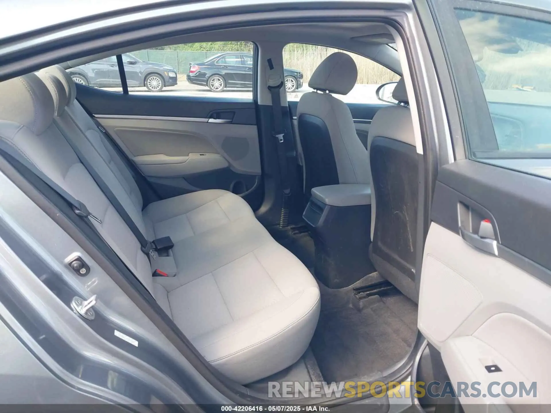 8 Photograph of a damaged car KMHD84LF4KU816525 HYUNDAI ELANTRA 2019