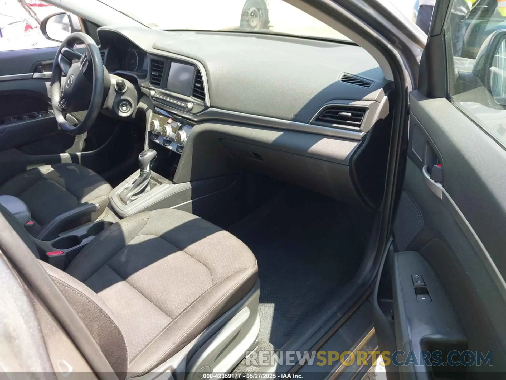 5 Photograph of a damaged car KMHD84LF4KU862789 HYUNDAI ELANTRA 2019