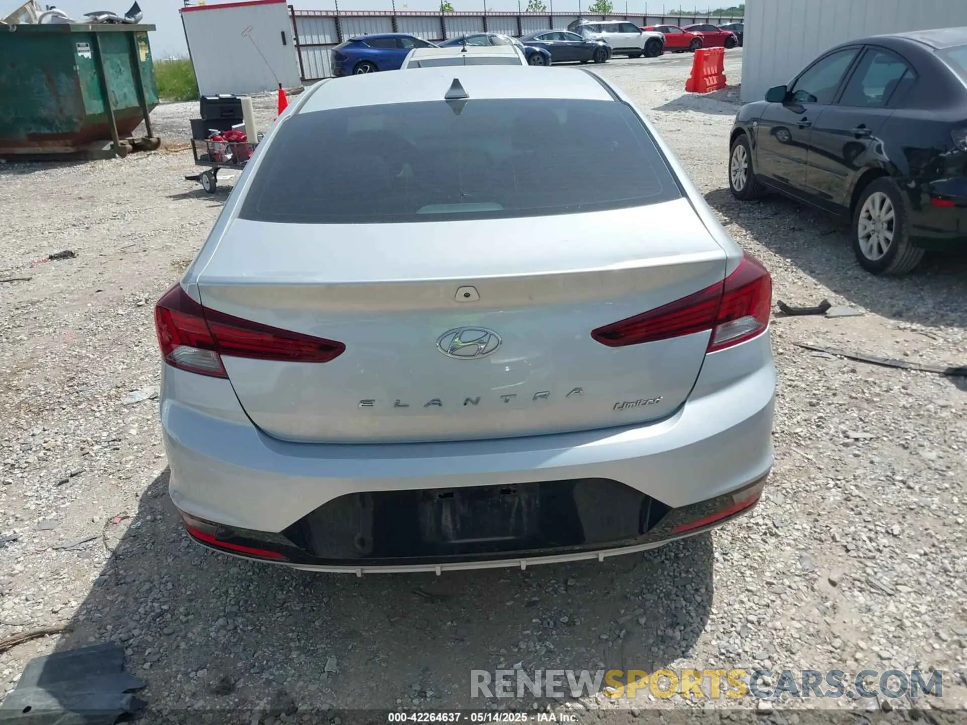 17 Photograph of a damaged car KMHD84LF4KU864915 HYUNDAI ELANTRA 2019