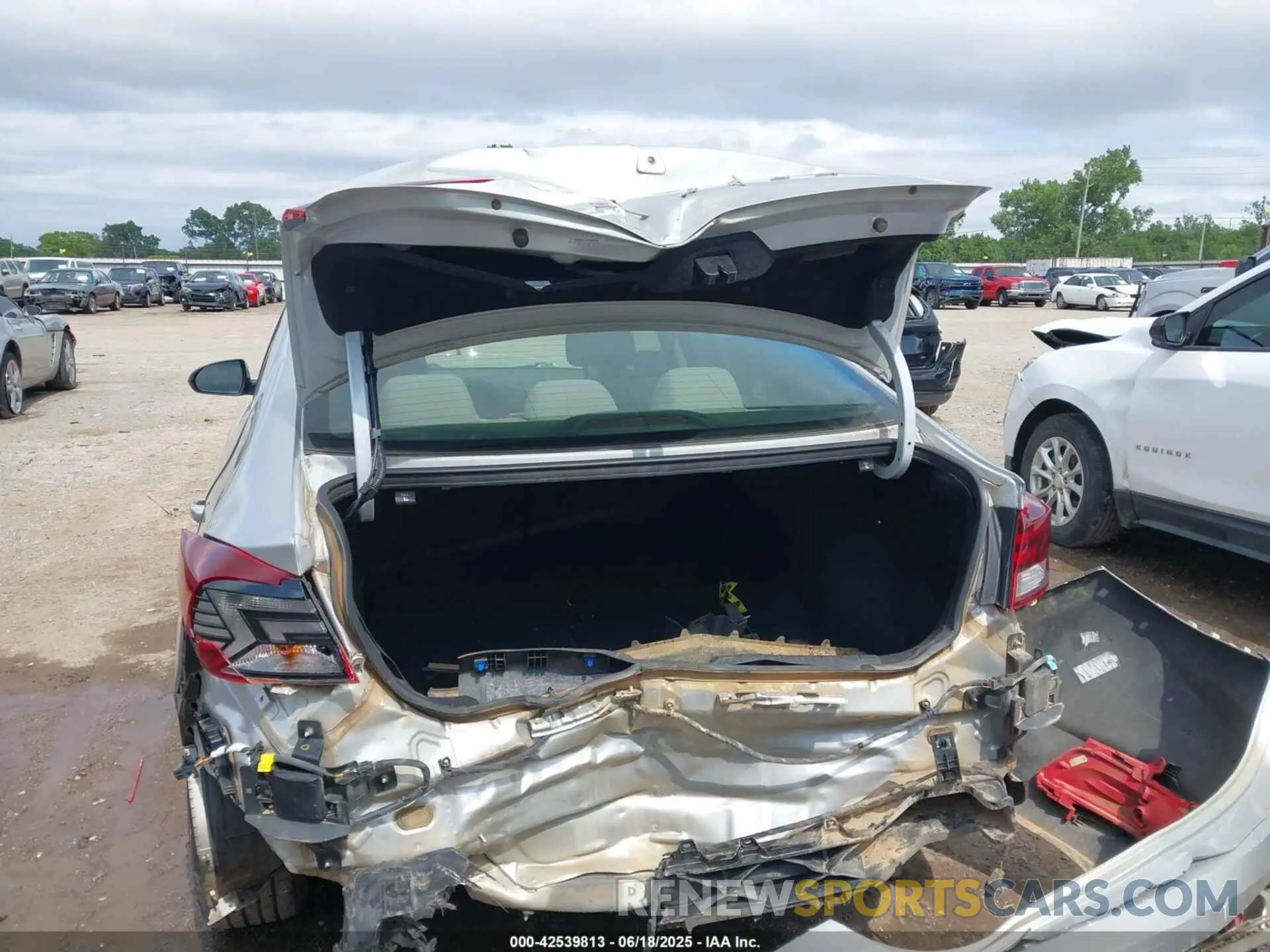 15 Photograph of a damaged car KMHD84LF5KU738904 HYUNDAI ELANTRA 2019