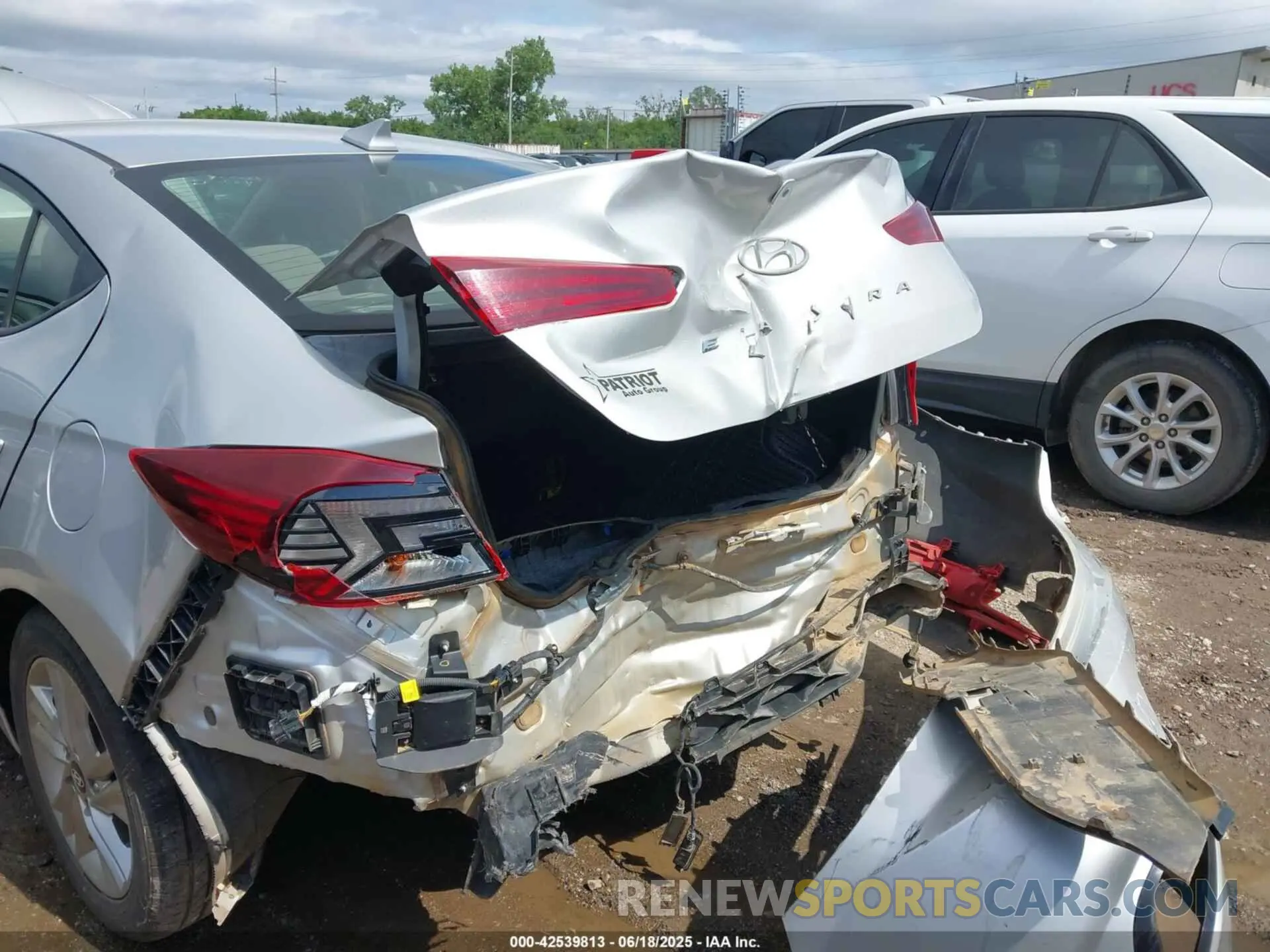 6 Photograph of a damaged car KMHD84LF5KU738904 HYUNDAI ELANTRA 2019