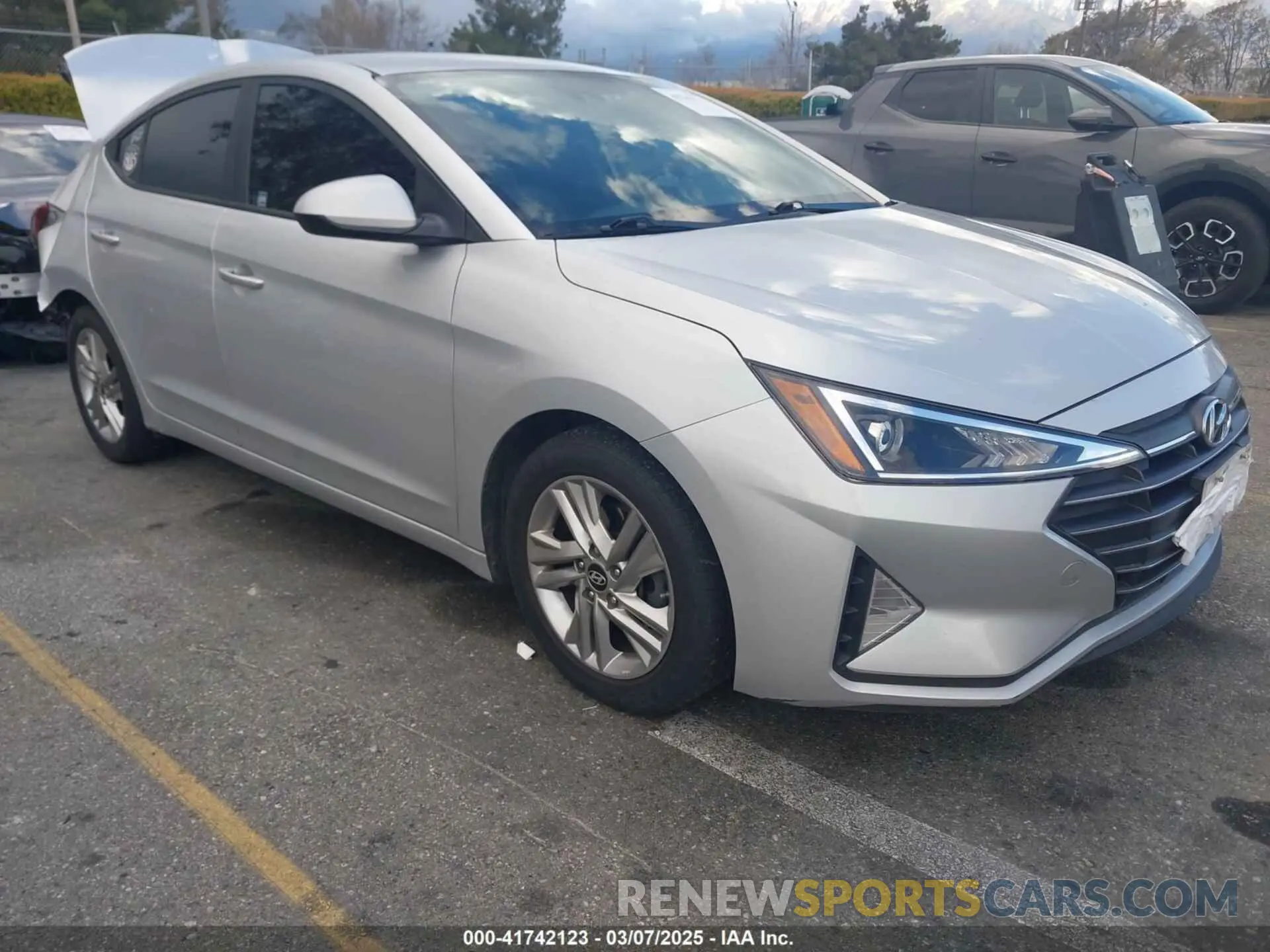 1 Photograph of a damaged car KMHD84LF5KU746324 HYUNDAI ELANTRA 2019