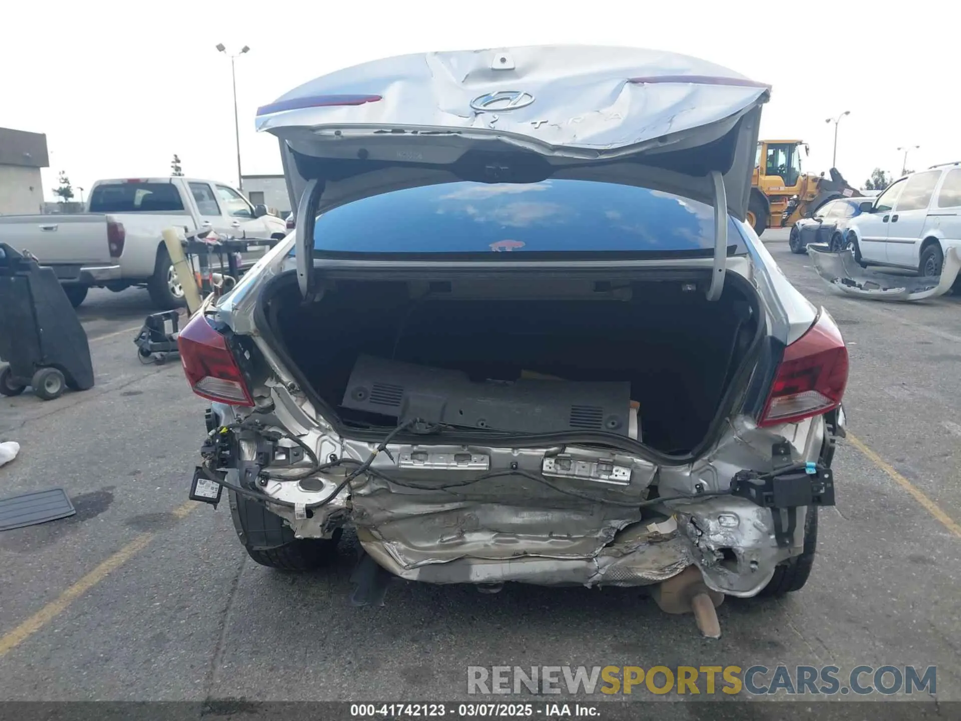 16 Photograph of a damaged car KMHD84LF5KU746324 HYUNDAI ELANTRA 2019