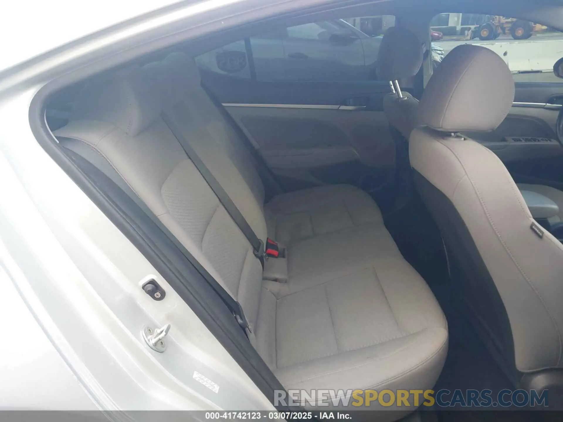 8 Photograph of a damaged car KMHD84LF5KU746324 HYUNDAI ELANTRA 2019