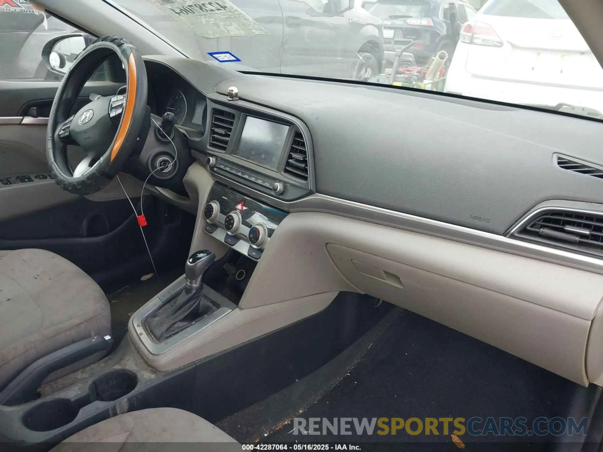 5 Photograph of a damaged car KMHD84LF5KU786869 HYUNDAI ELANTRA 2019
