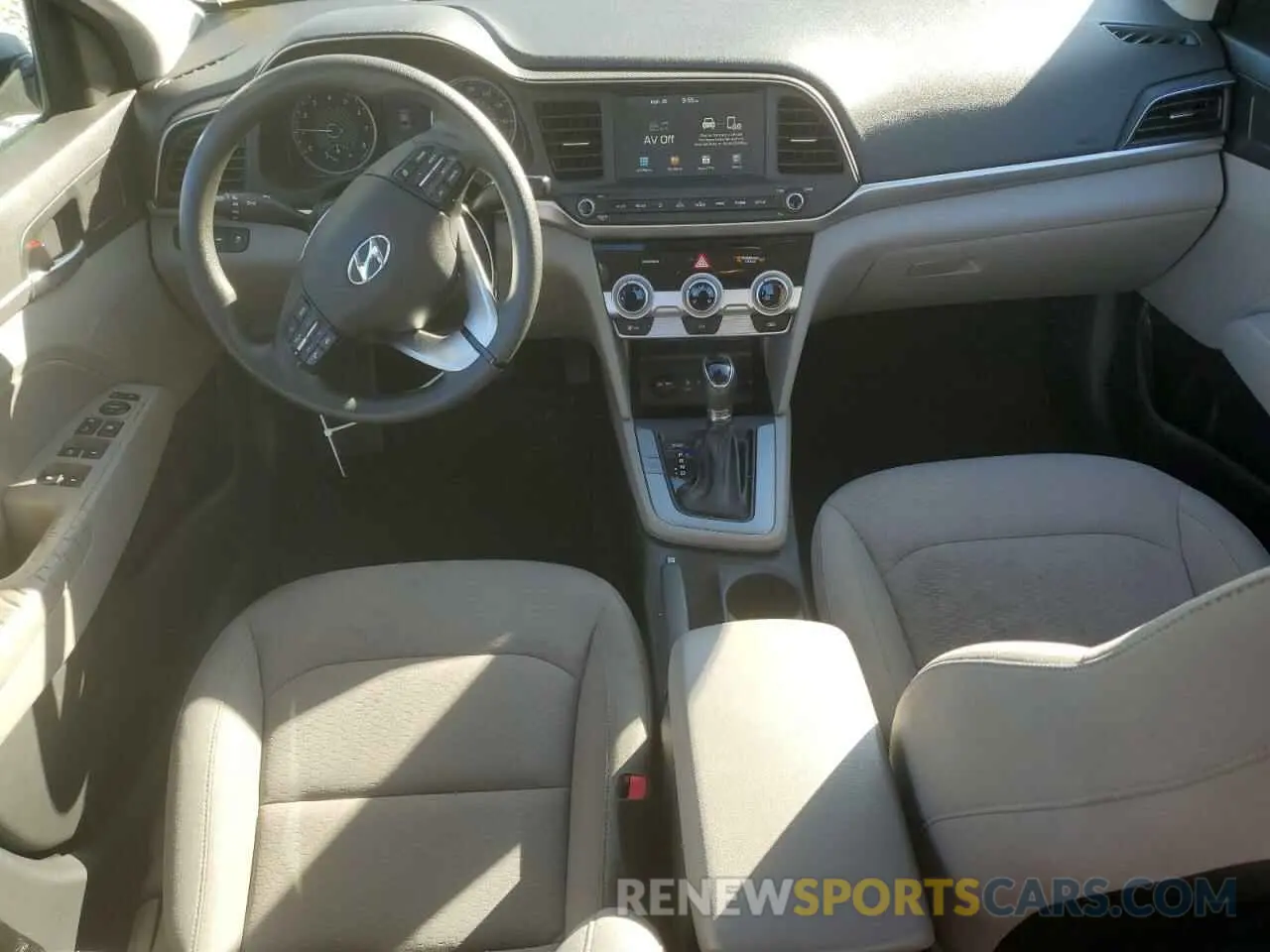 8 Photograph of a damaged car KMHD84LF5KU809082 HYUNDAI ELANTRA 2019