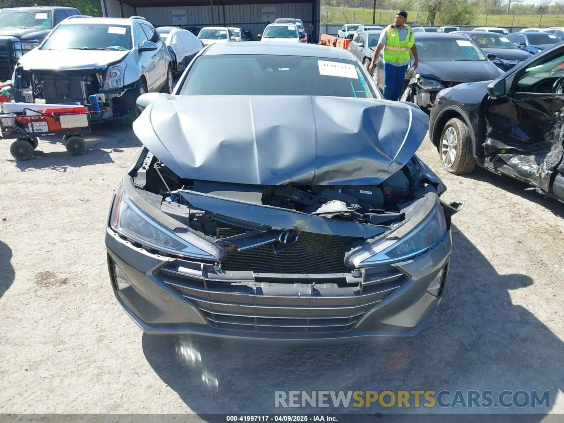 12 Photograph of a damaged car KMHD84LF5KU826044 HYUNDAI ELANTRA 2019