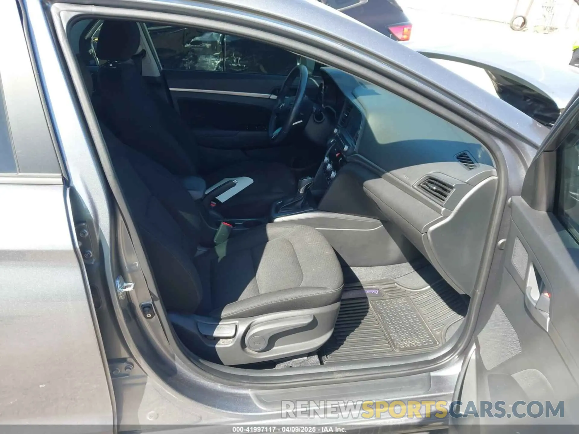 5 Photograph of a damaged car KMHD84LF5KU826044 HYUNDAI ELANTRA 2019