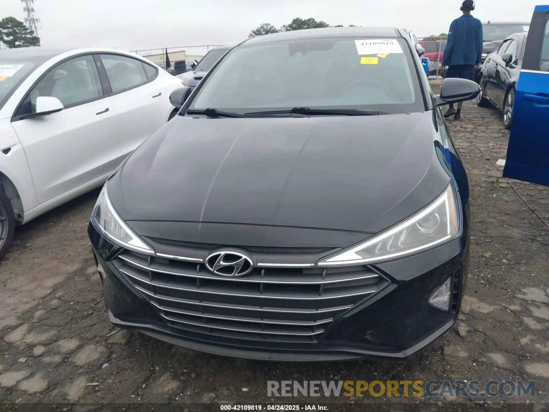 12 Photograph of a damaged car KMHD84LF5KU879097 HYUNDAI ELANTRA 2019