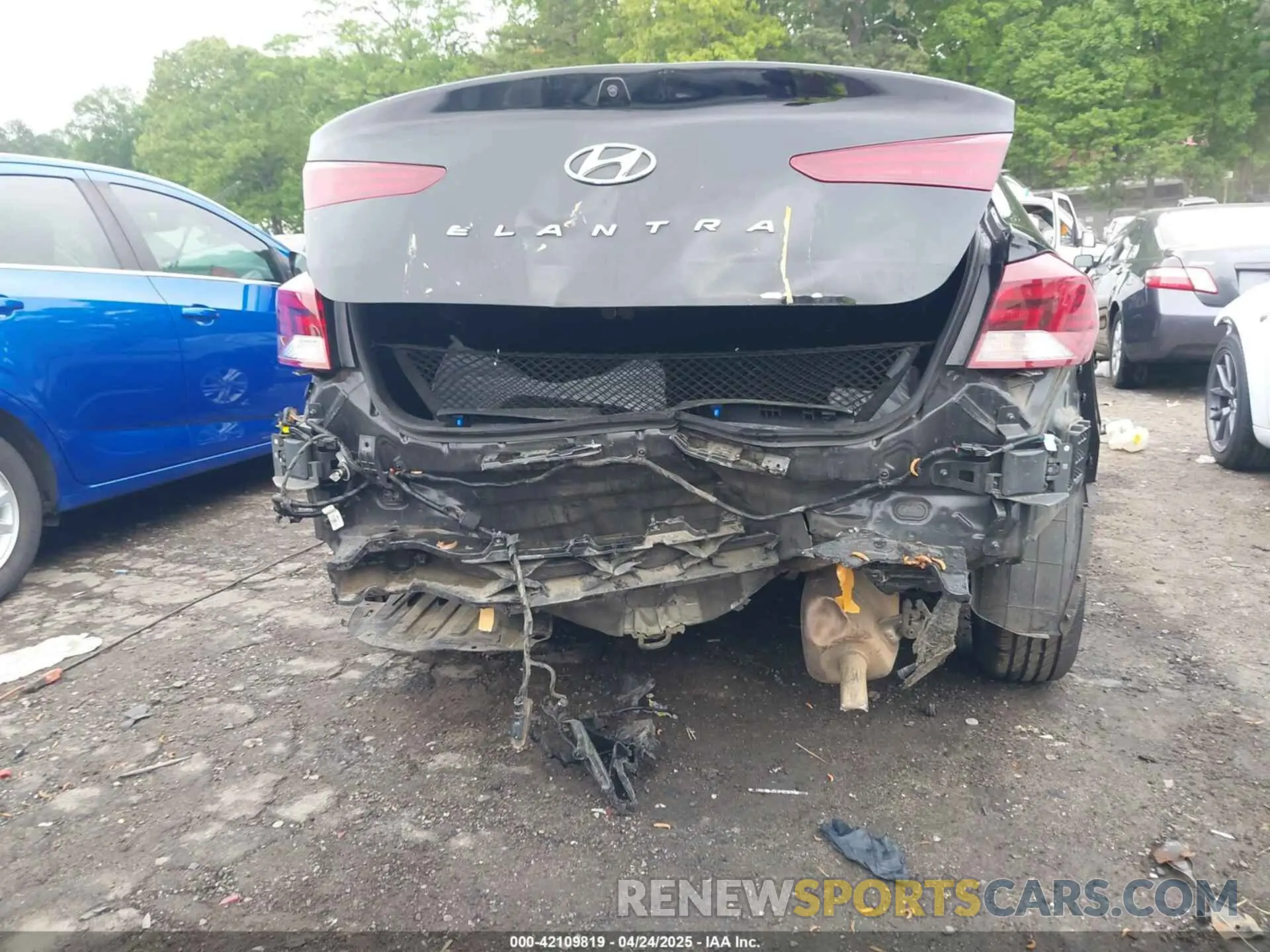 16 Photograph of a damaged car KMHD84LF5KU879097 HYUNDAI ELANTRA 2019