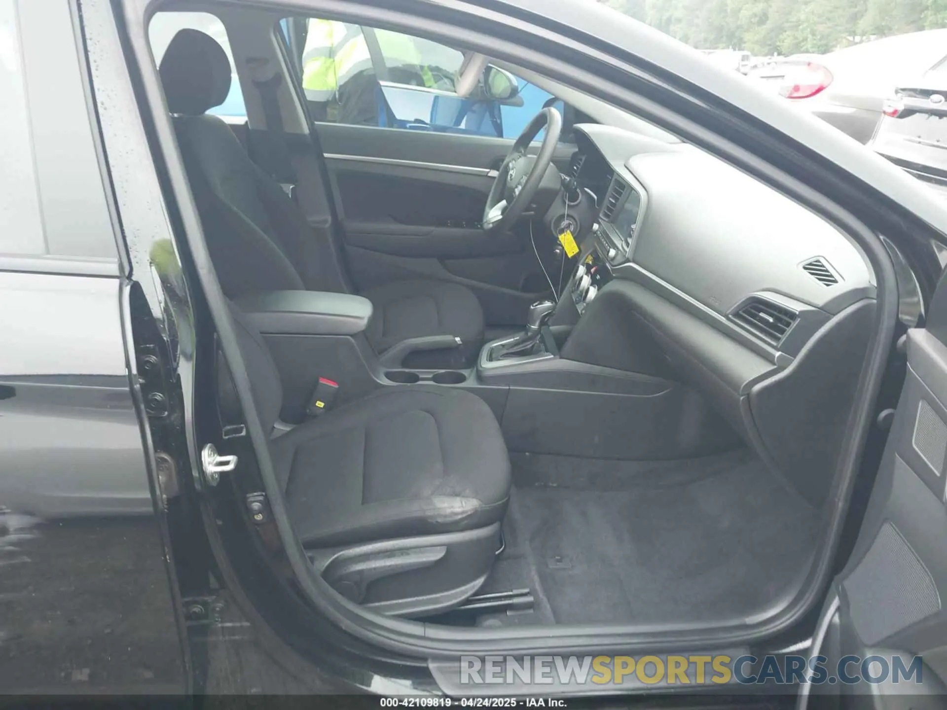 5 Photograph of a damaged car KMHD84LF5KU879097 HYUNDAI ELANTRA 2019