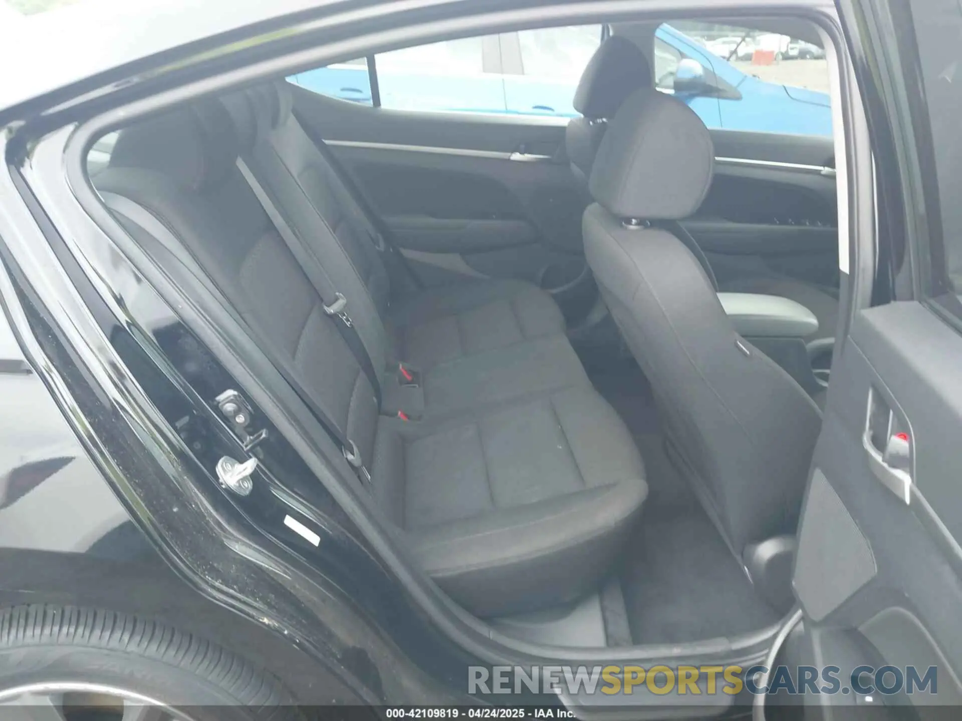 8 Photograph of a damaged car KMHD84LF5KU879097 HYUNDAI ELANTRA 2019