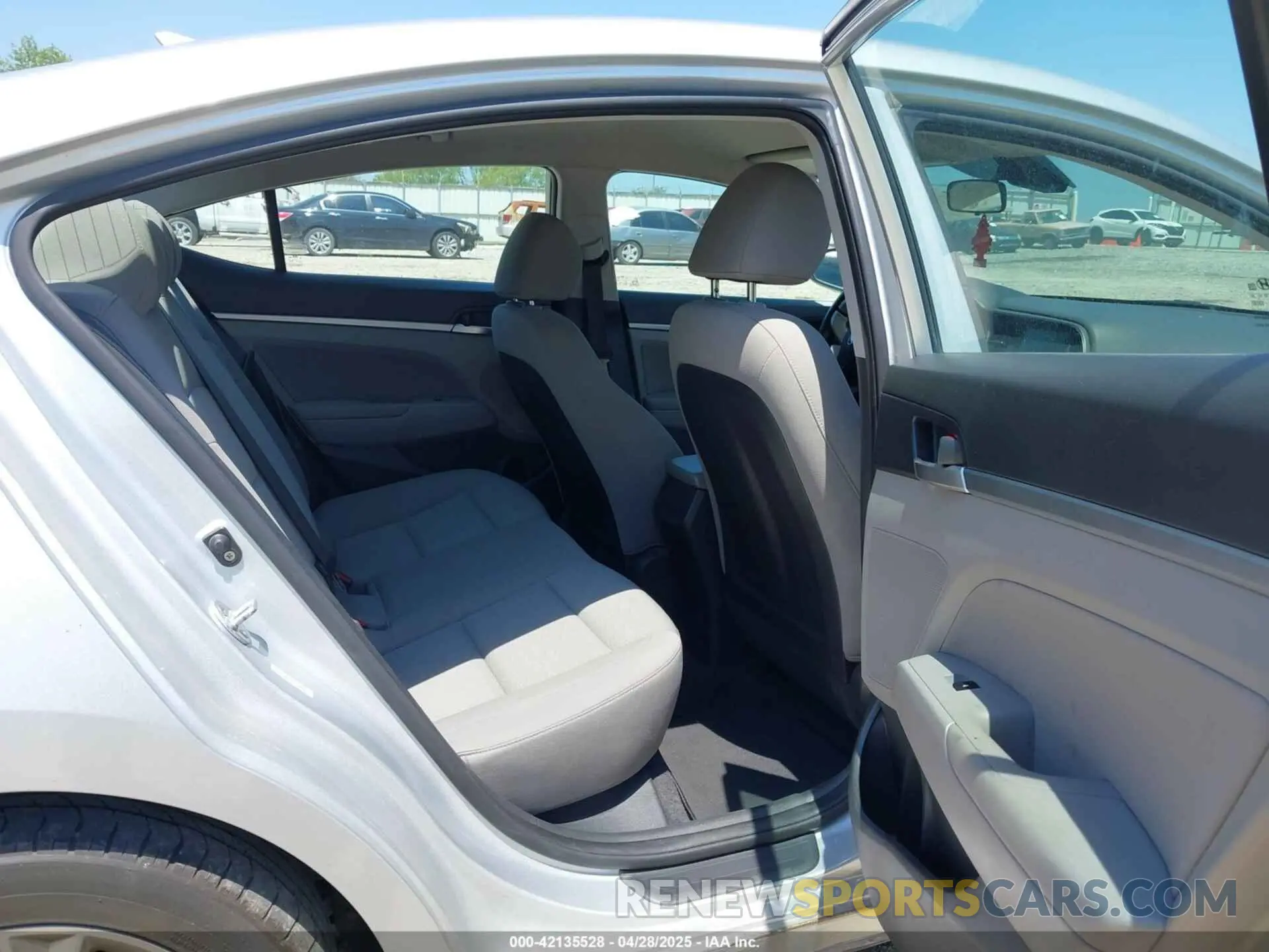 8 Photograph of a damaged car KMHD84LF6KU746655 HYUNDAI ELANTRA 2019