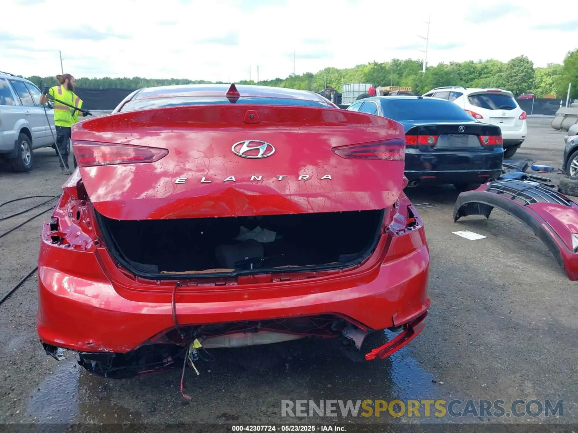 17 Photograph of a damaged car KMHD84LF6KU747420 HYUNDAI ELANTRA 2019