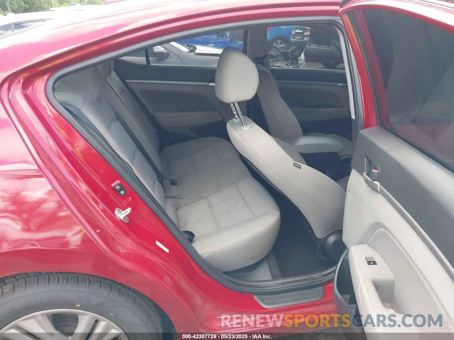 8 Photograph of a damaged car KMHD84LF6KU747420 HYUNDAI ELANTRA 2019
