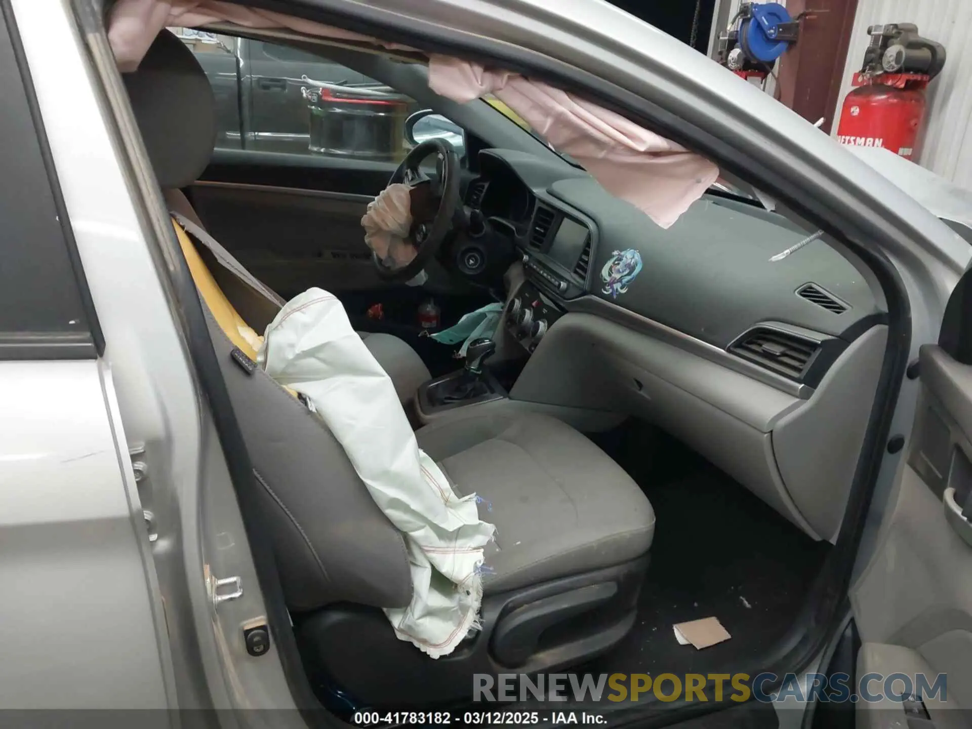 5 Photograph of a damaged car KMHD84LF6KU769398 HYUNDAI ELANTRA 2019