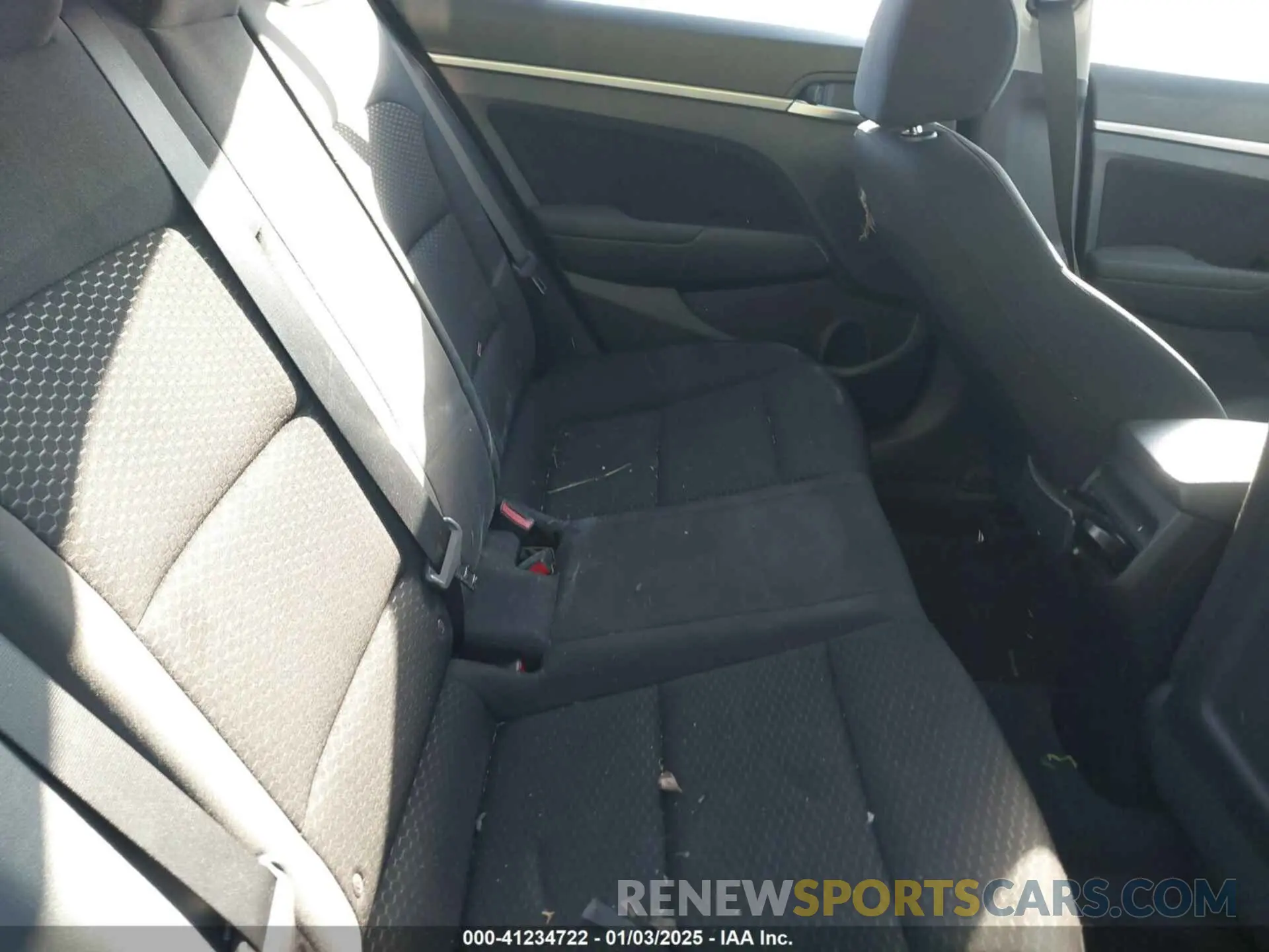 8 Photograph of a damaged car KMHD84LF6KU830703 HYUNDAI ELANTRA 2019