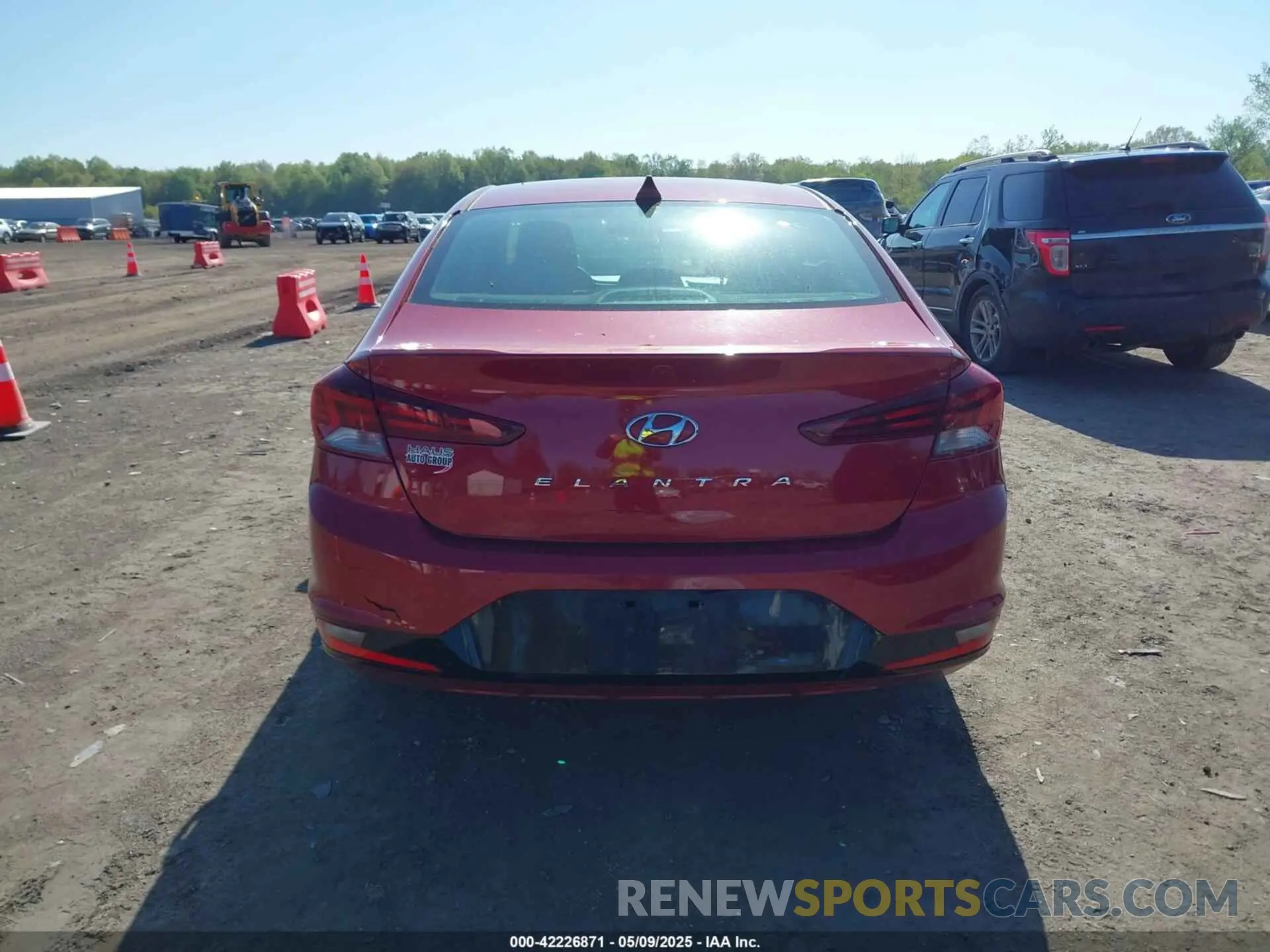 16 Photograph of a damaged car KMHD84LF7KU744526 HYUNDAI ELANTRA 2019
